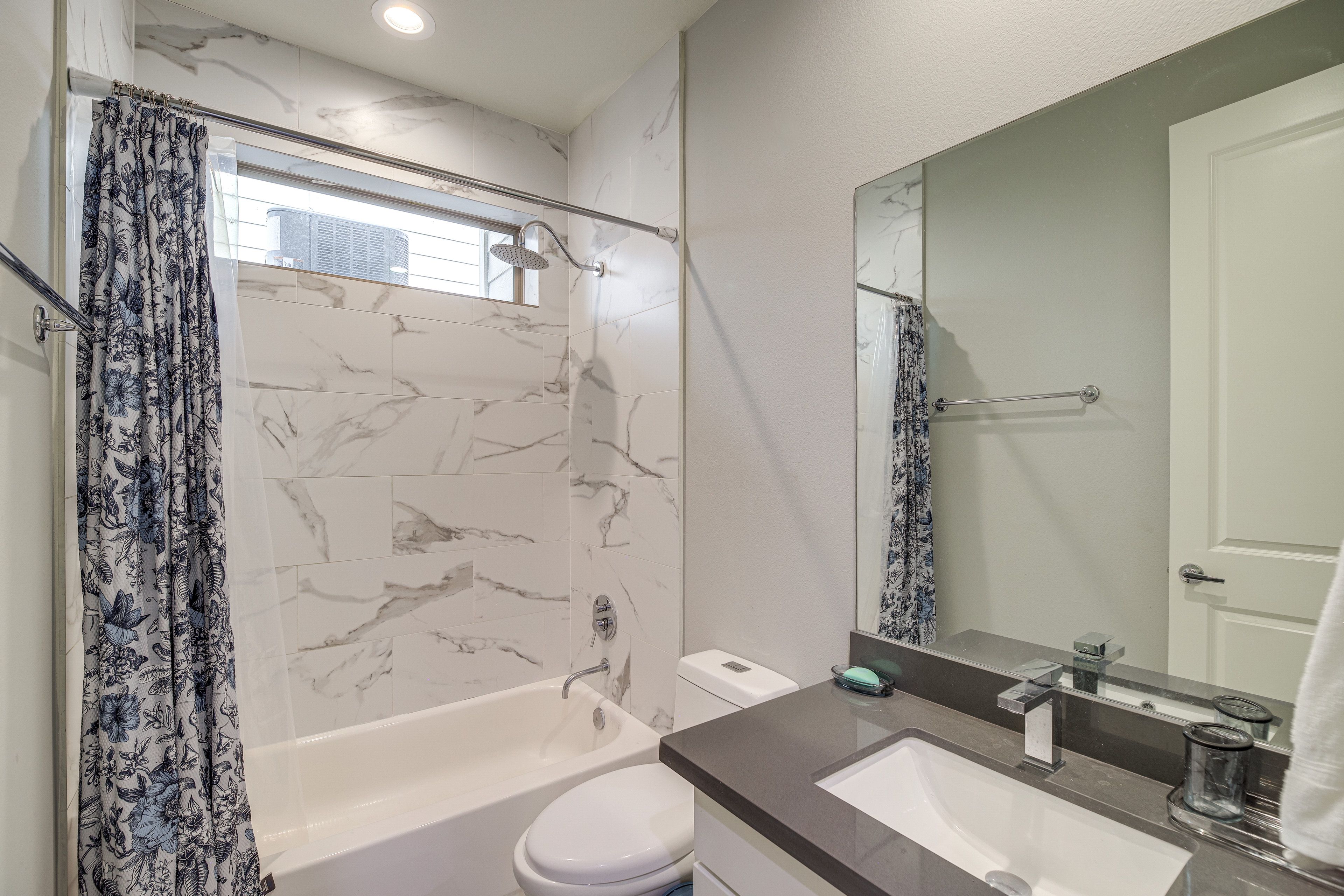 Full Bathroom | Towels Provided | 1st Floor