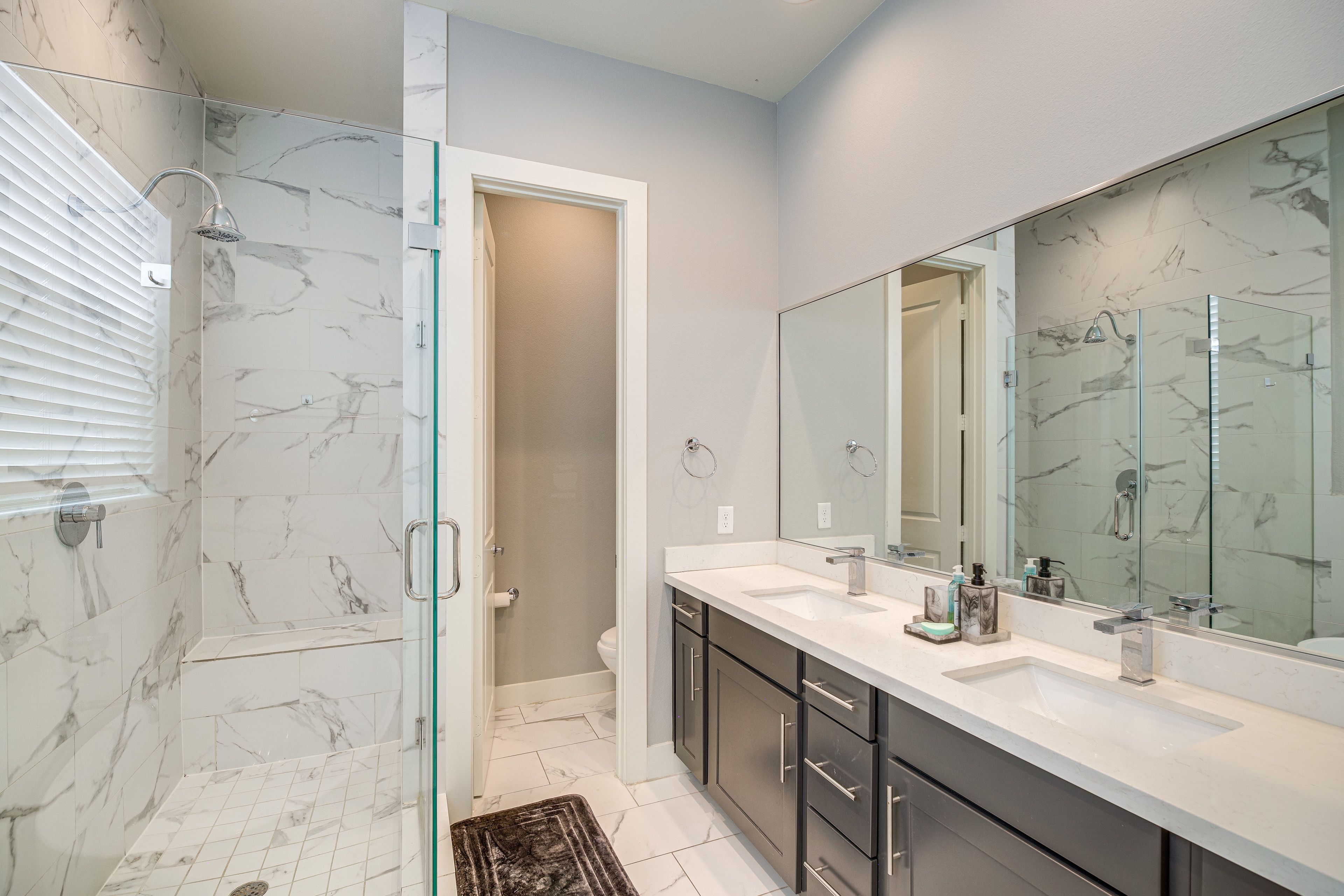 En-Suite Bathroom | Jetted Tub | 2nd Floor