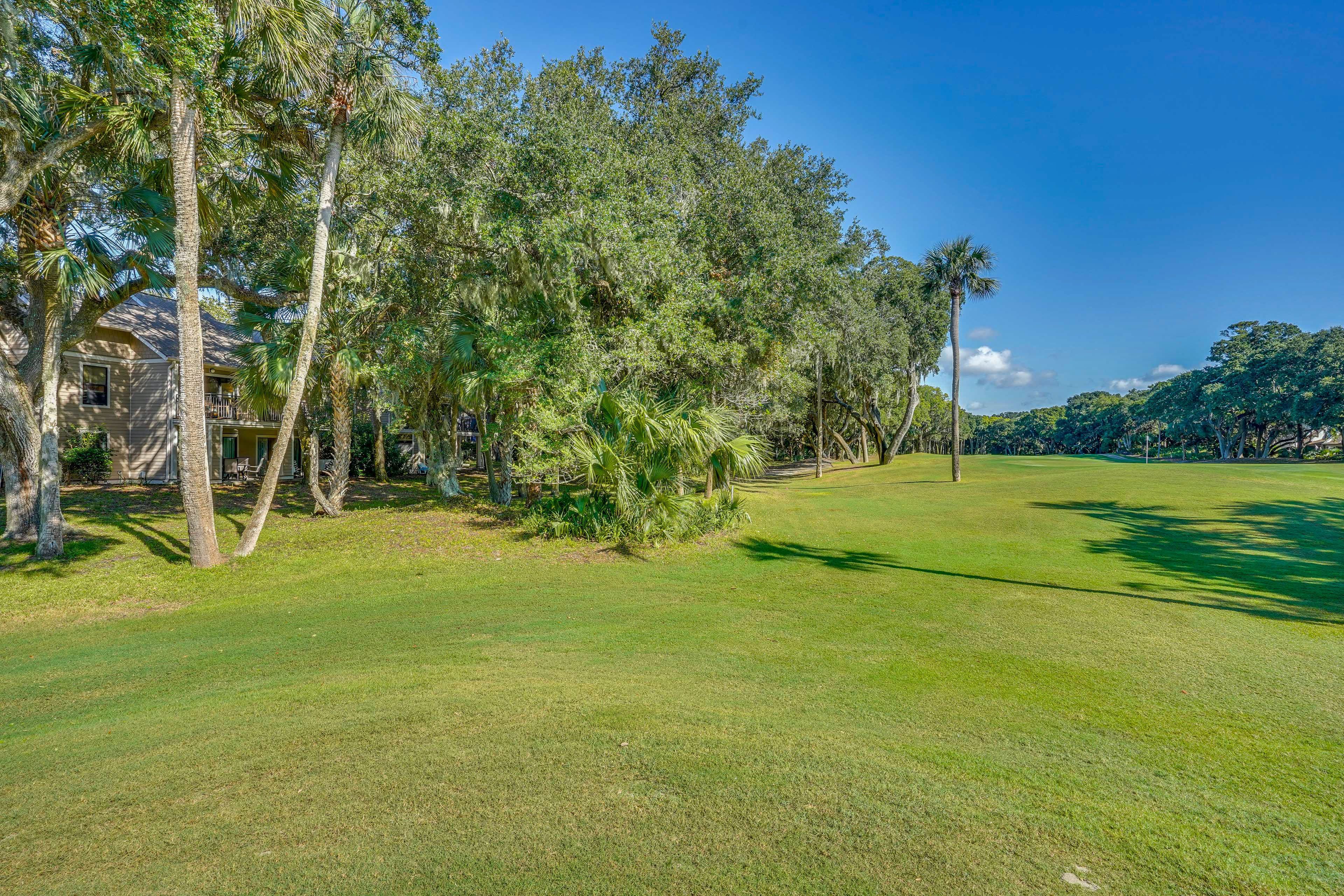 Community Amenities | 2 Golf Courses | Sports Courts | Restaurants