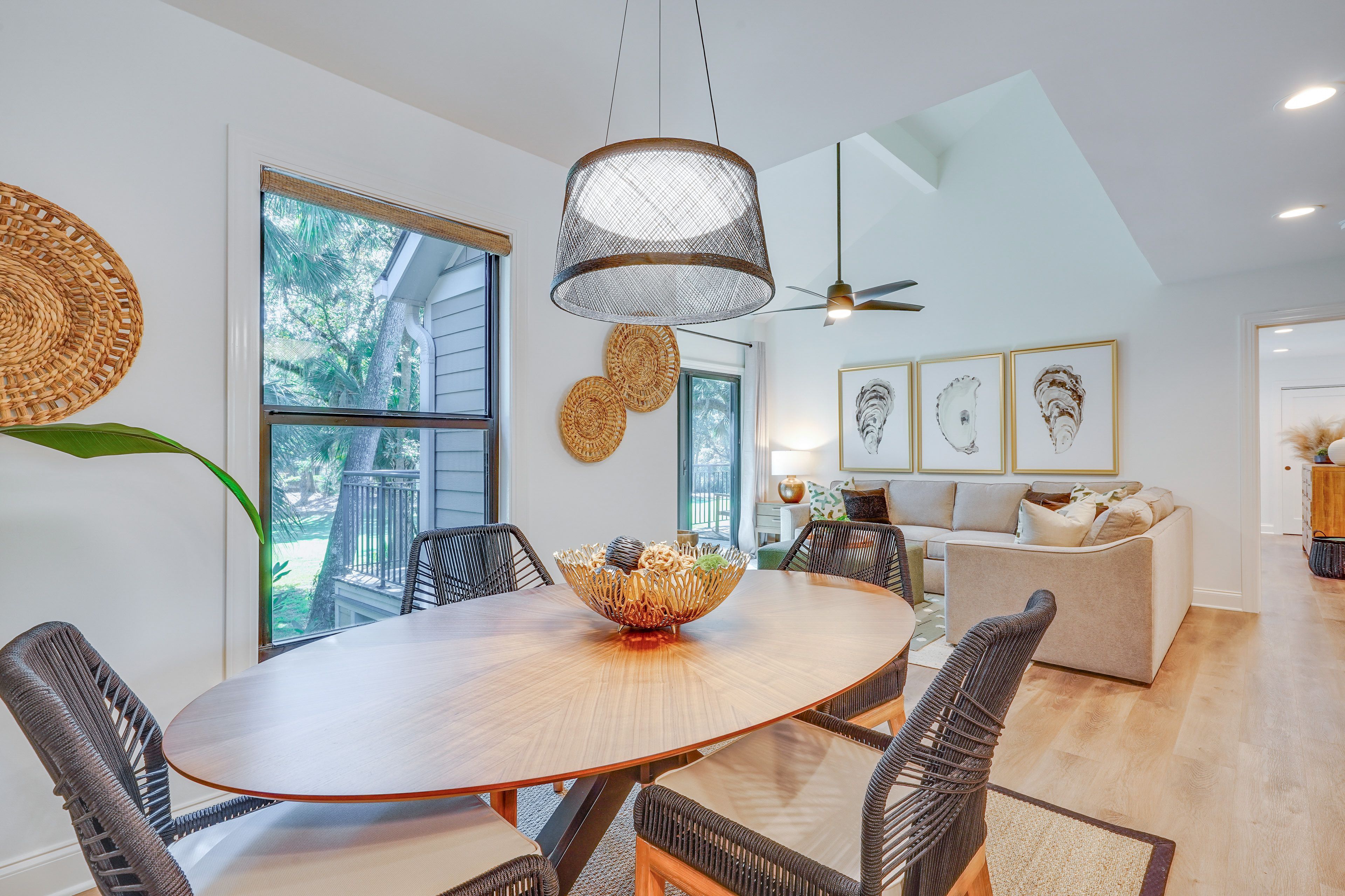 Dining Area | Dishware & Flatware Provided