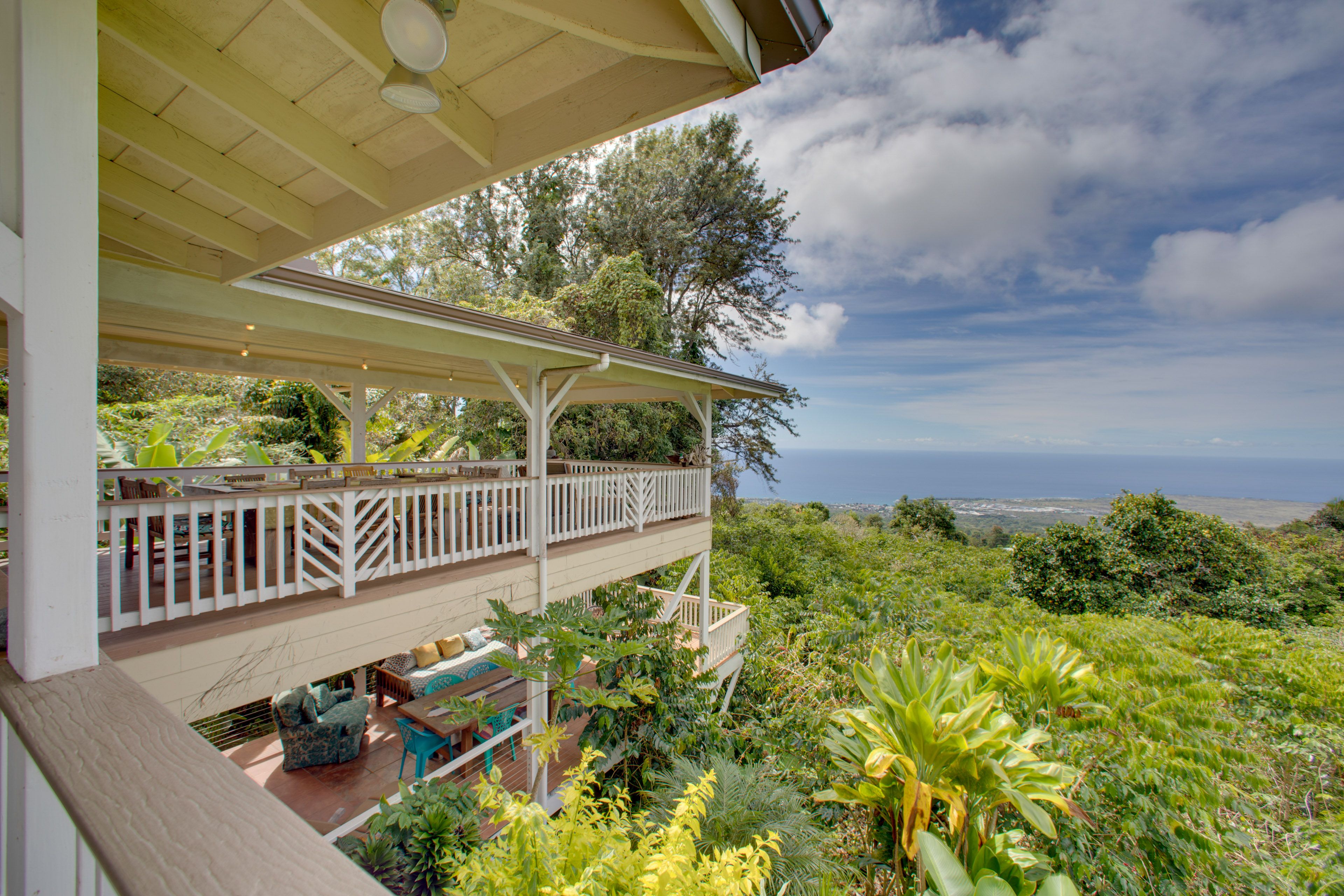 Lanai | Ocean Views | Fruit Picking On-Site | 8 Mi to Magic Sands Beach