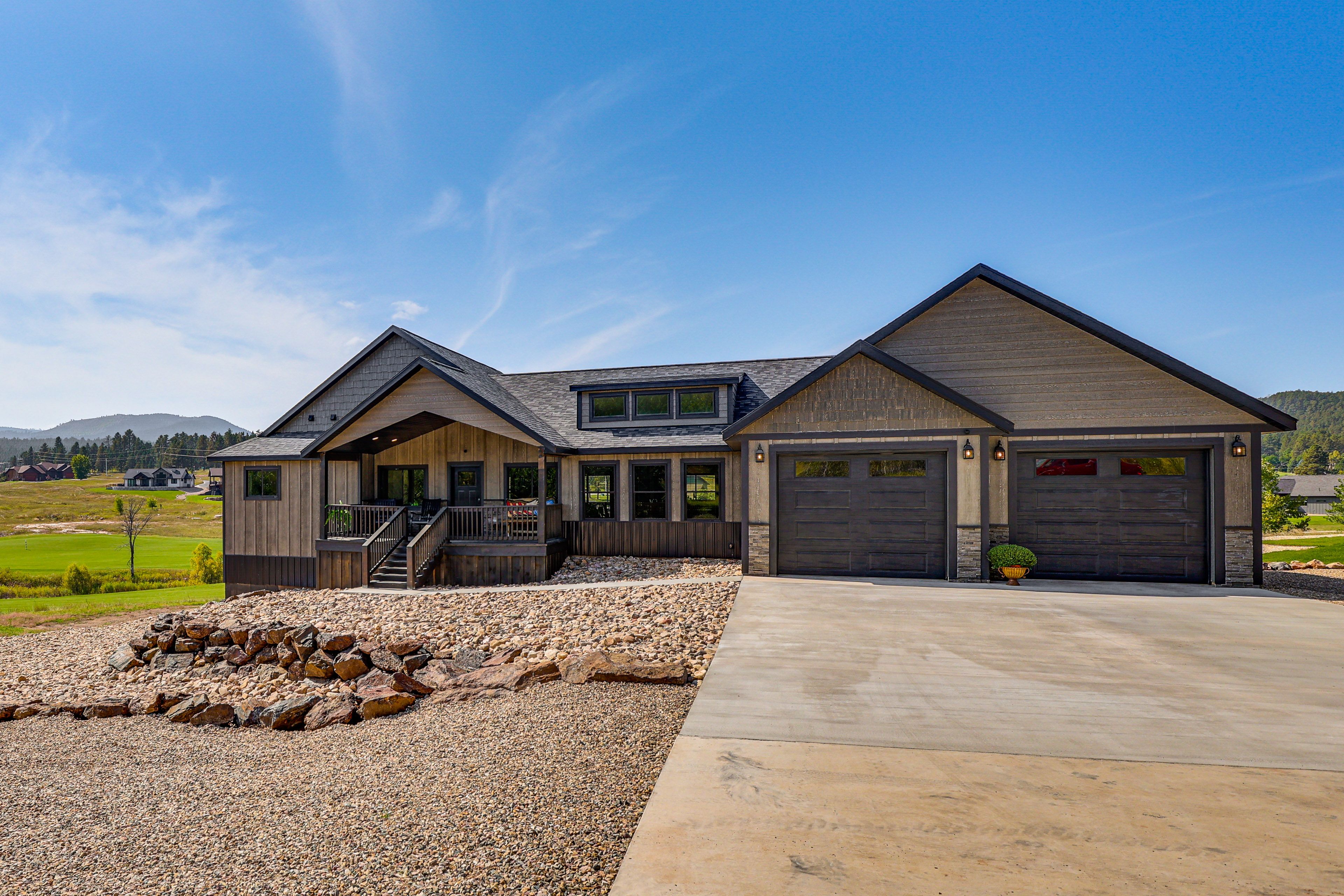 Parking | Heated Garage (2 Vehicles) | Driveway (4 Vehicles)