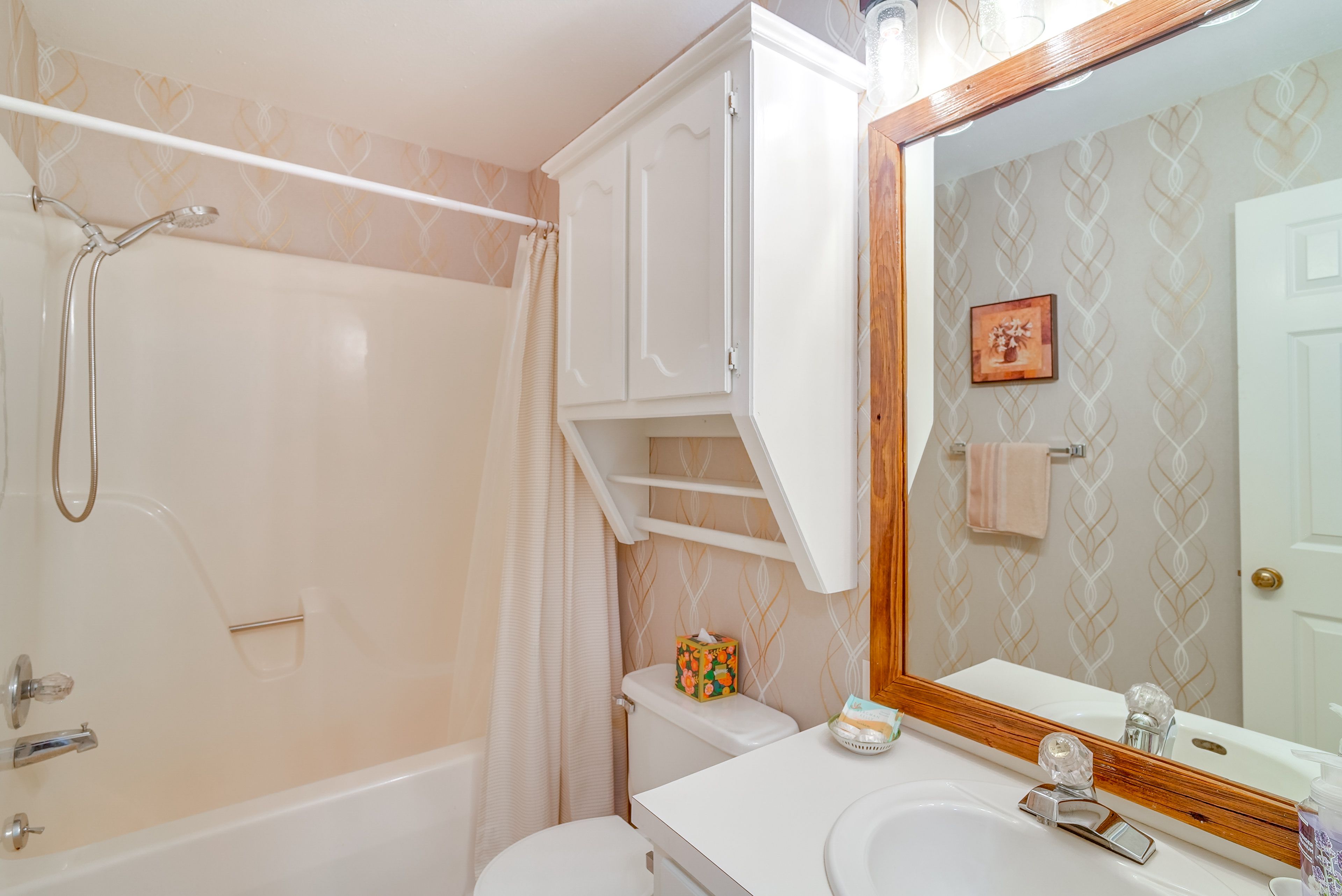 Full Bathroom | Complimentary Toiletries