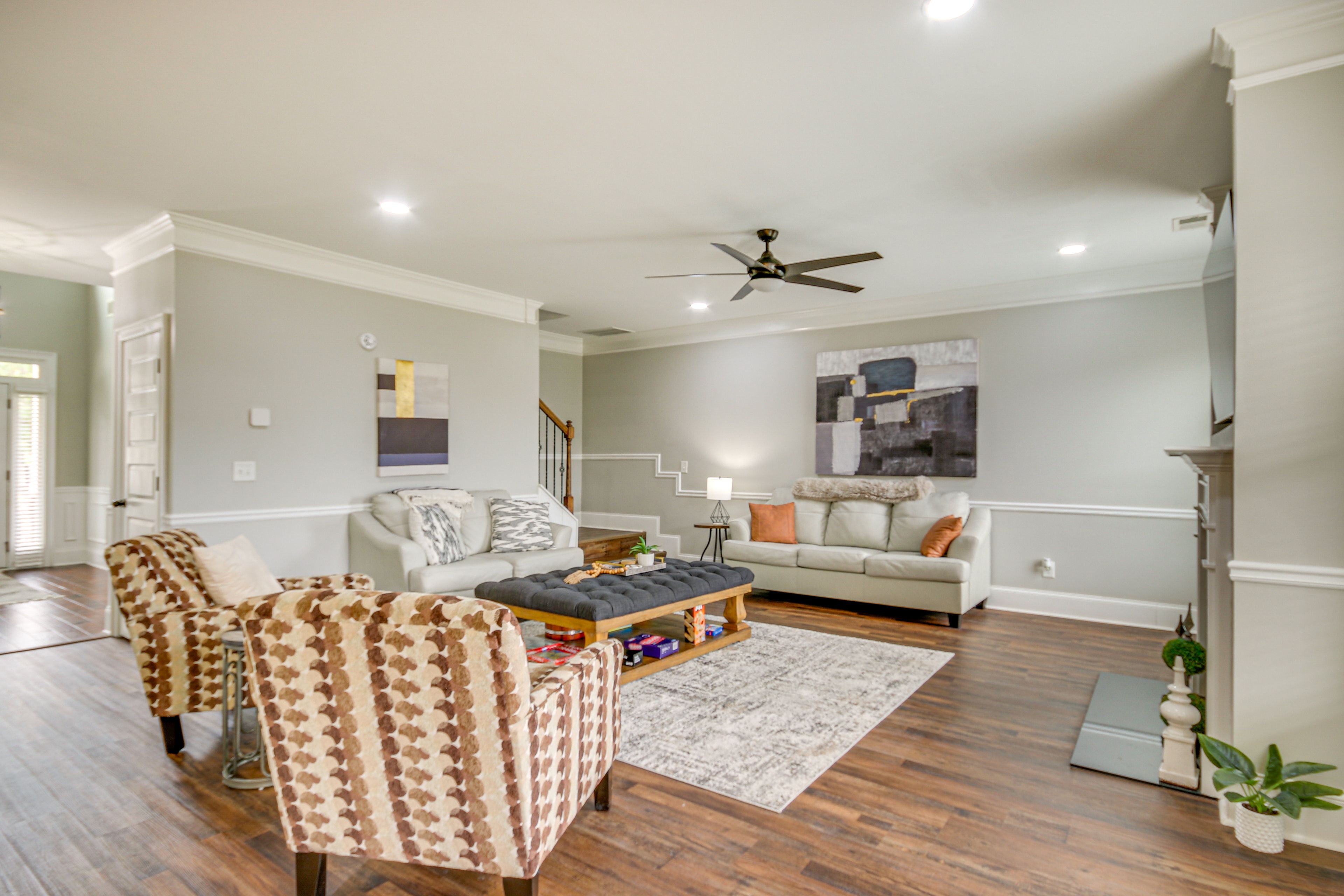 Living Room | 1st Floor | Smart TV | Free WiFi | Central A/C & Heating