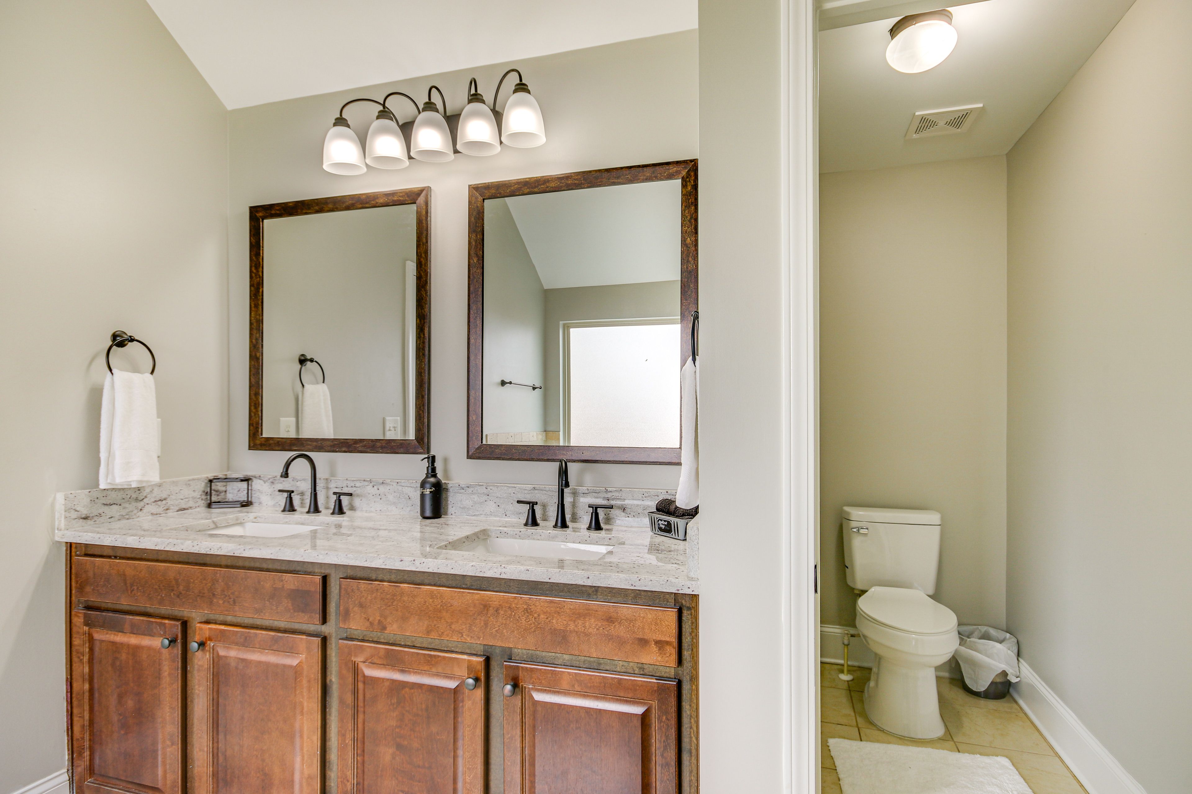 En-Suite Bathroom | 2nd Floor