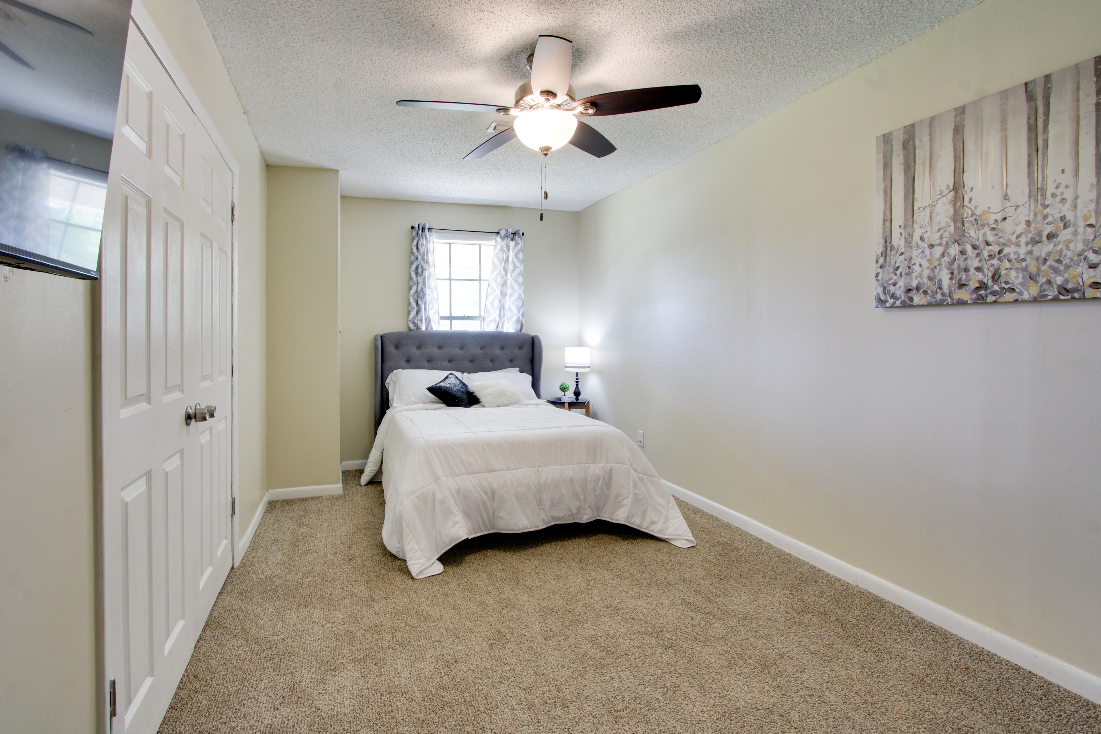 Bedroom 2 | Queen Bed | Hangers