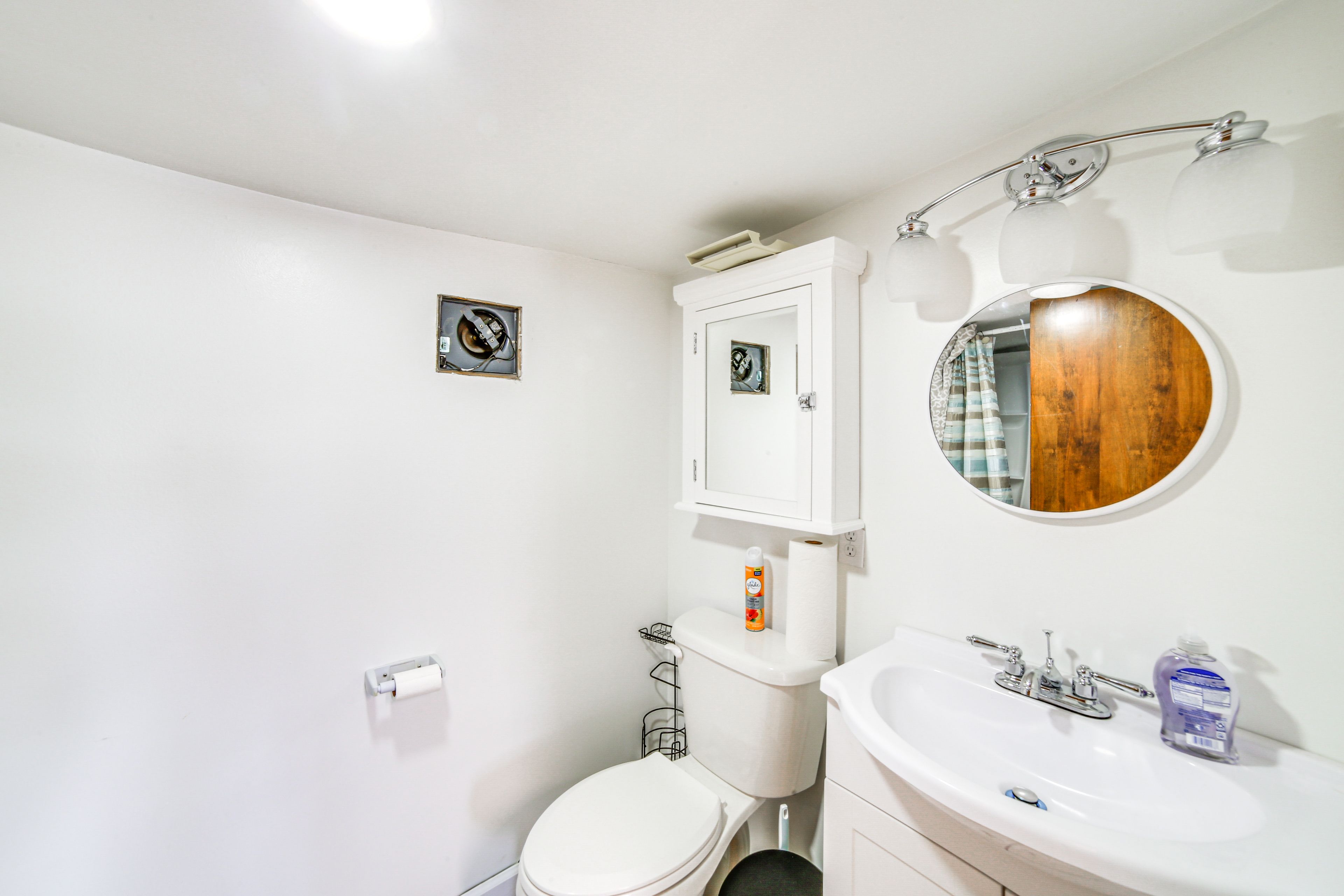 Full Bathroom | Towels Provided