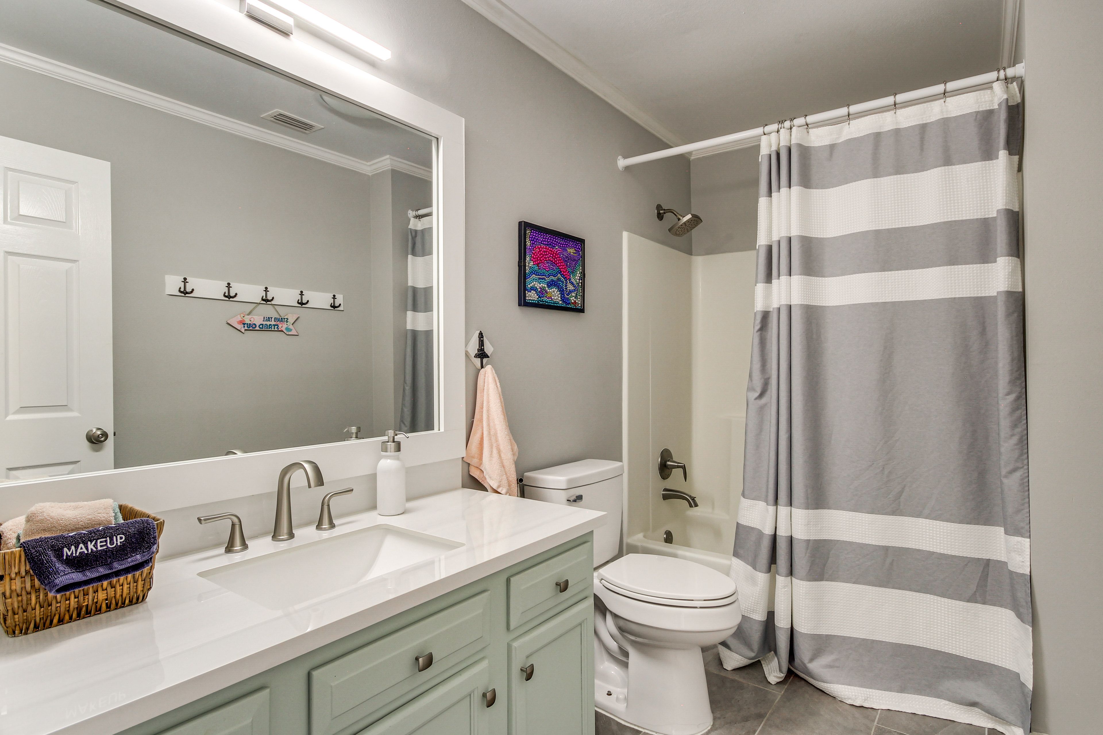 Full Bathroom | 2nd Floor | Hair Dryer