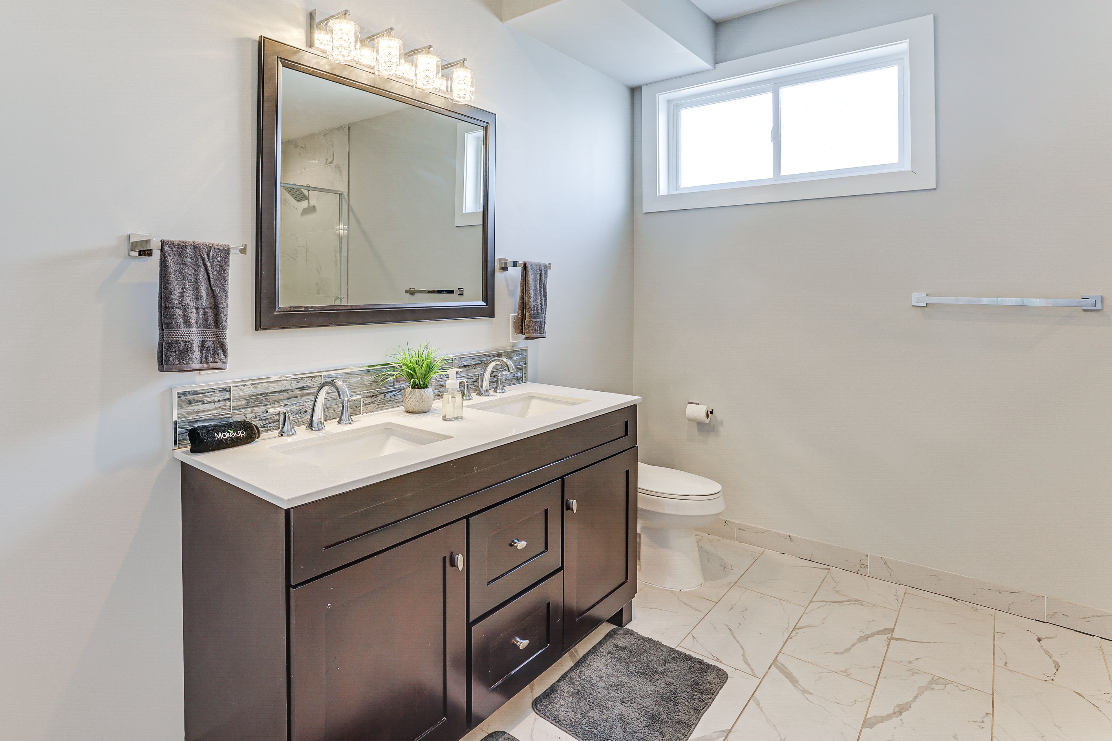 Full Bath | 2nd Floor