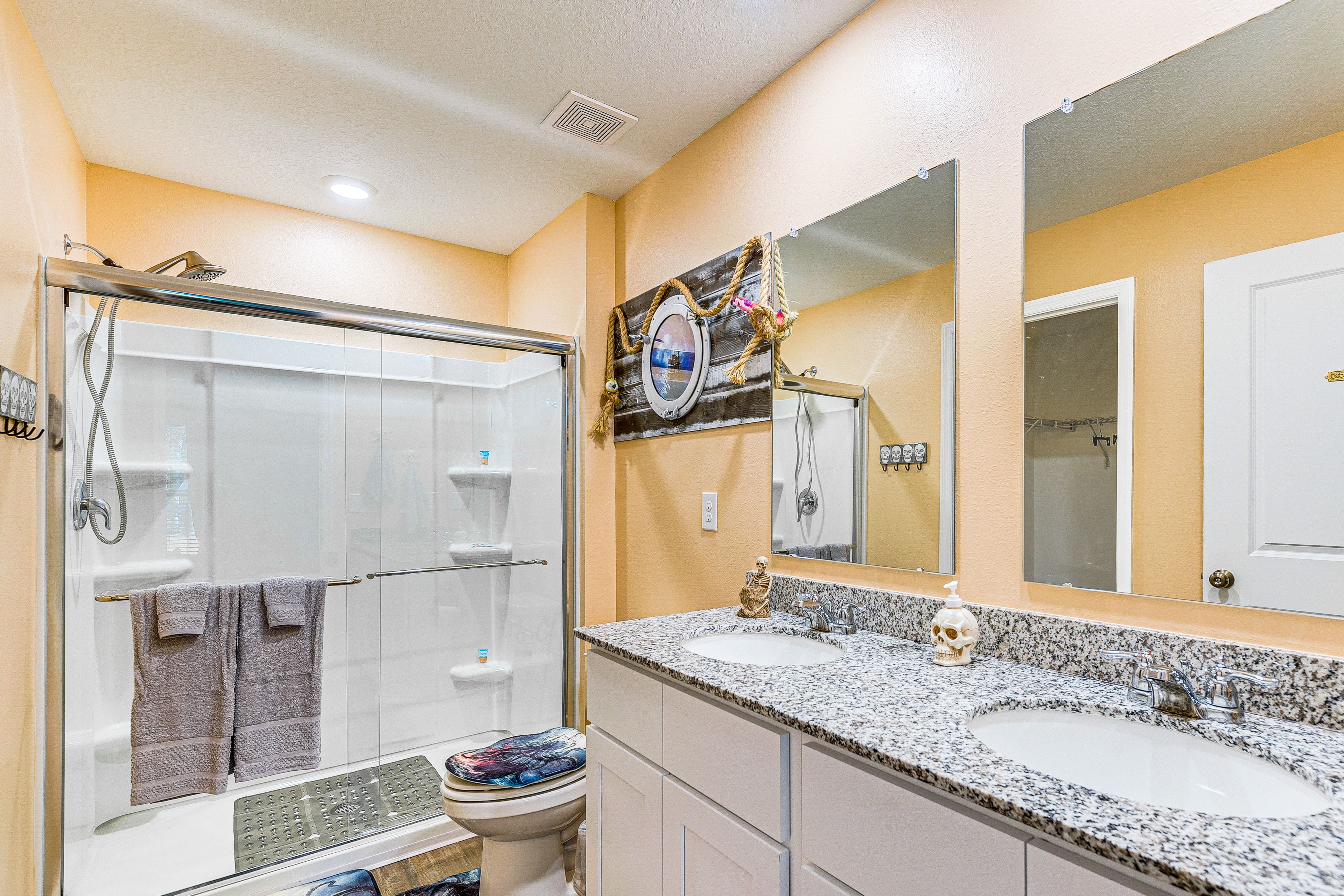 En-Suite Bathroom | Access via Bedroom 1 | Complimentary Toiletries | Hair Dryer
