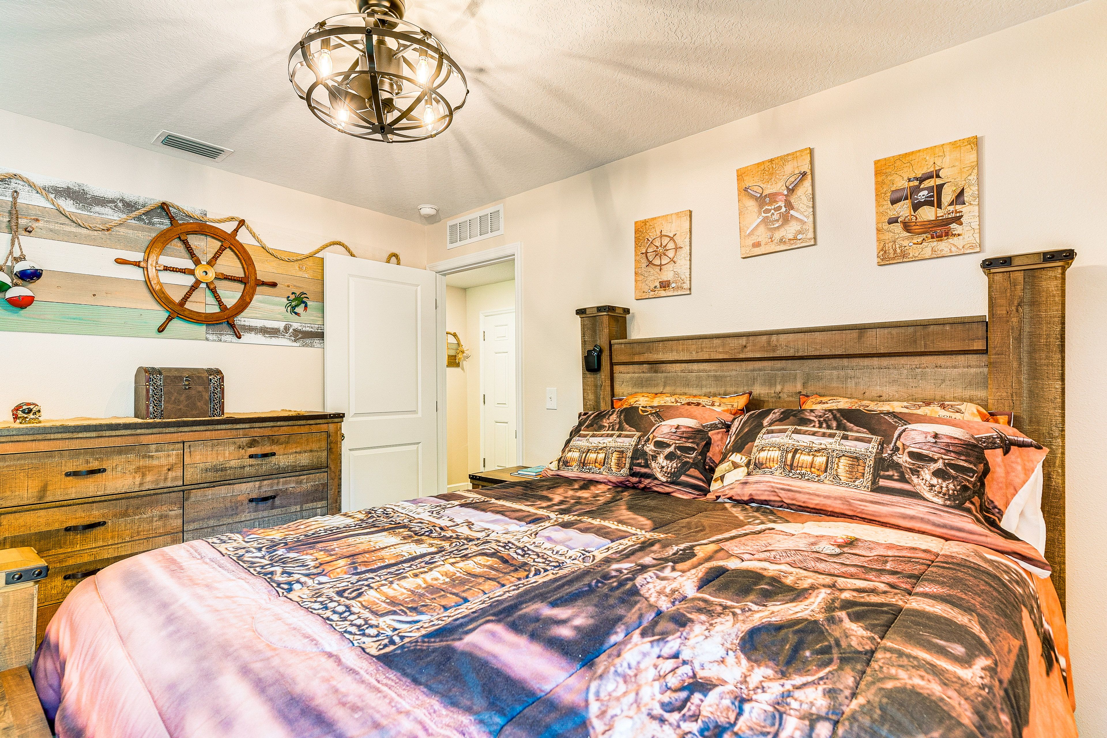 Bedroom 2 | Queen Bed | Smart TV