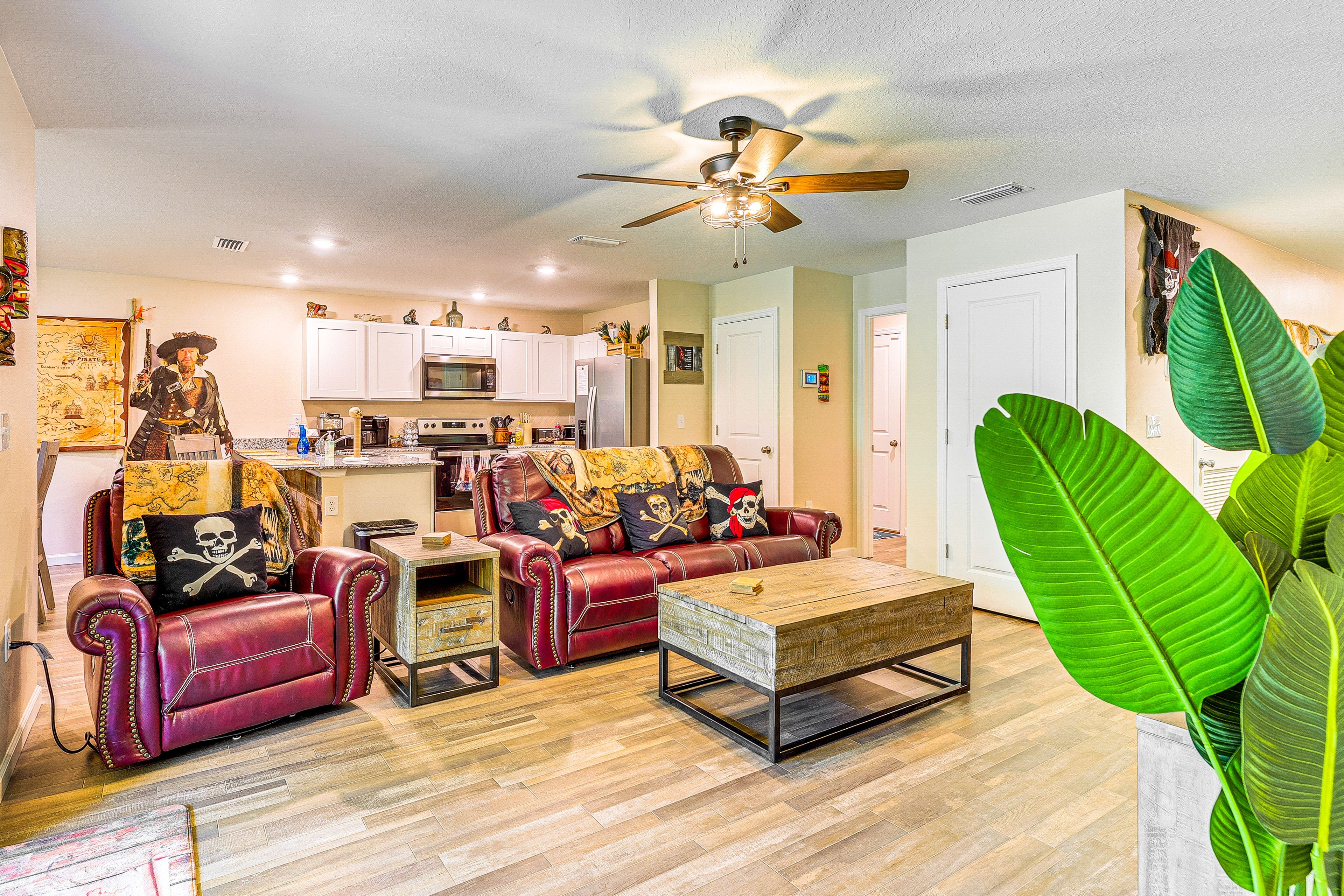 Living Room | Smart TV | Free WiFi | Central Heating & A/C