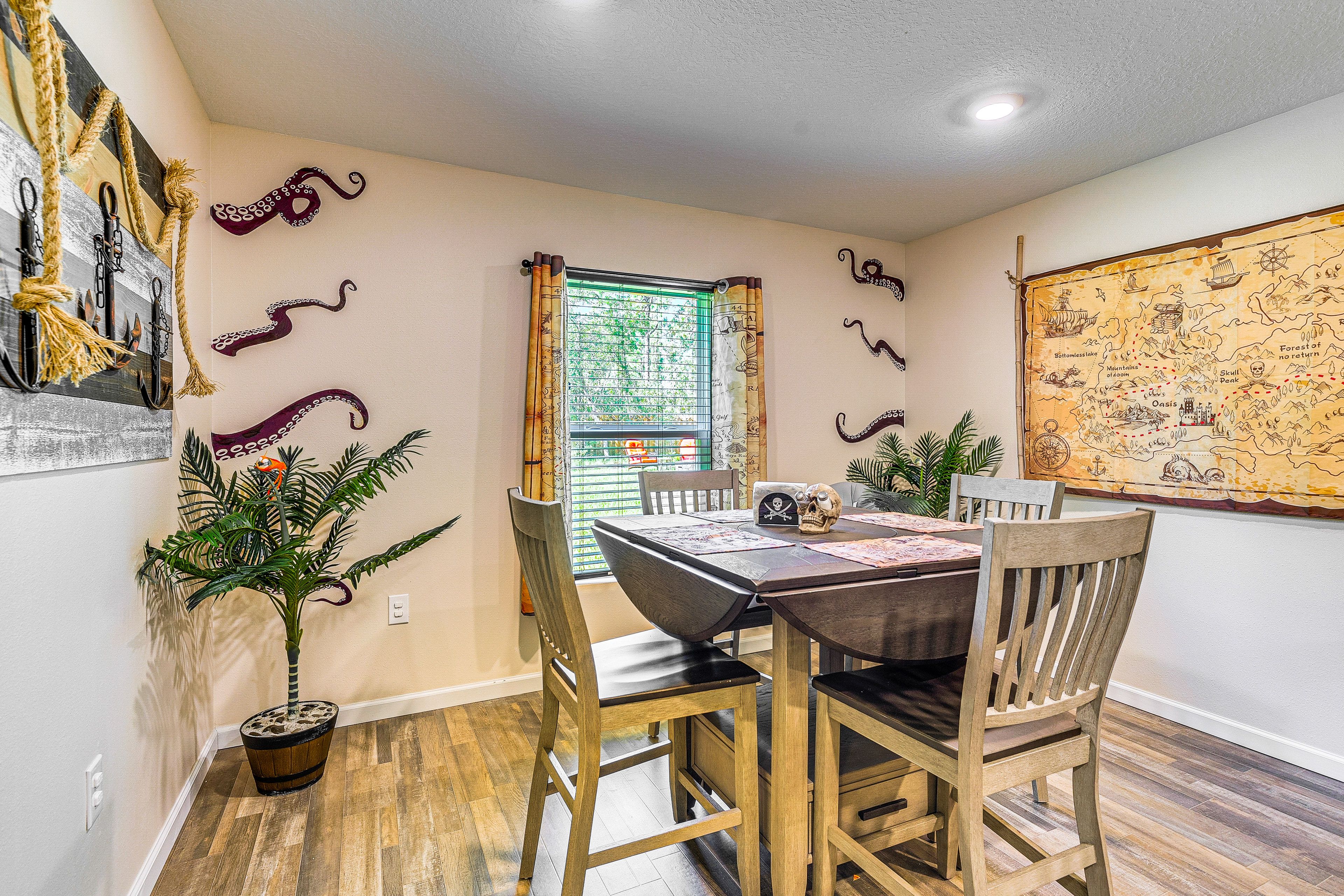 Dining Area | Dishware & Flatware Provided