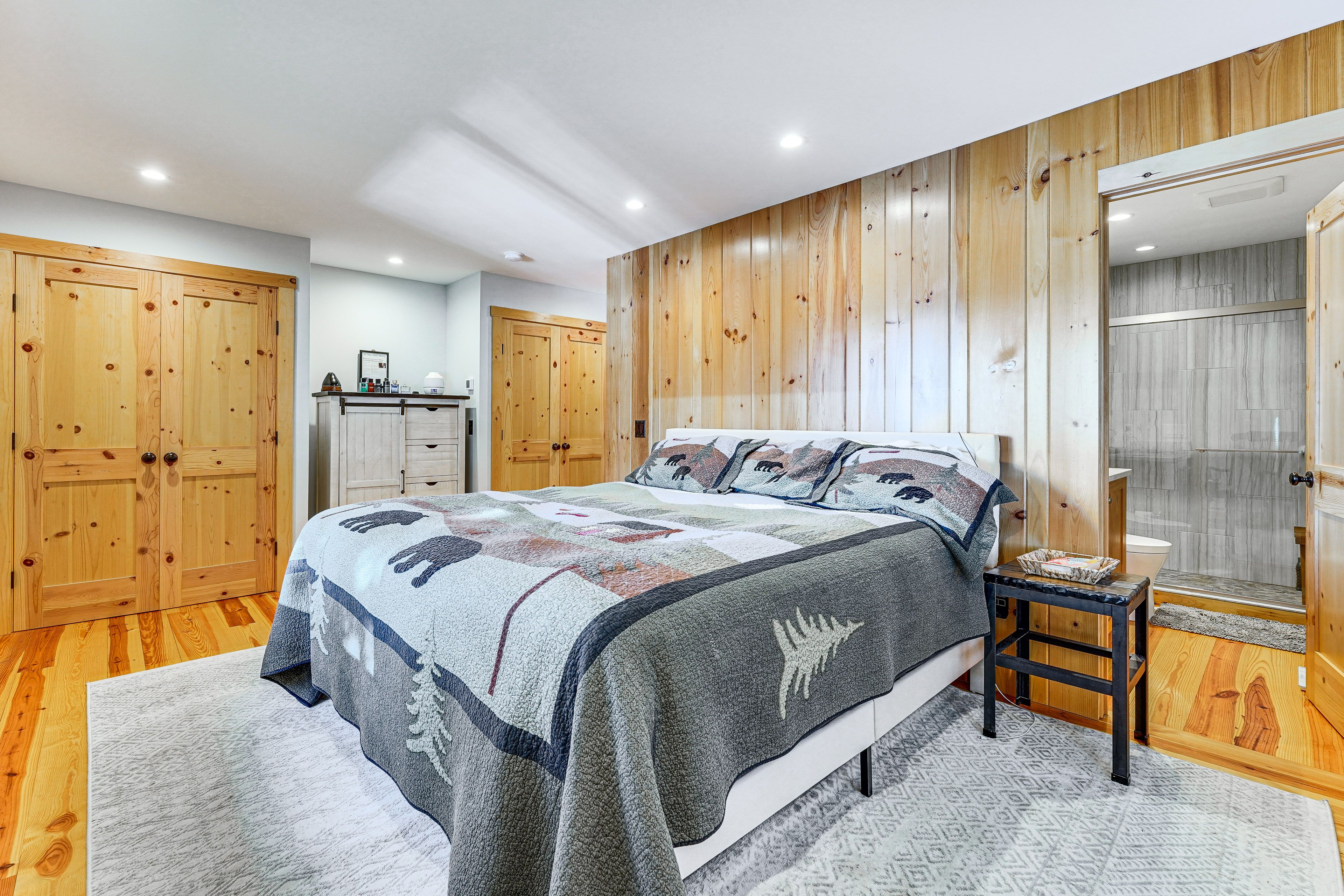 Bedroom 1 | Main Level | King Bed | Linens Provided
