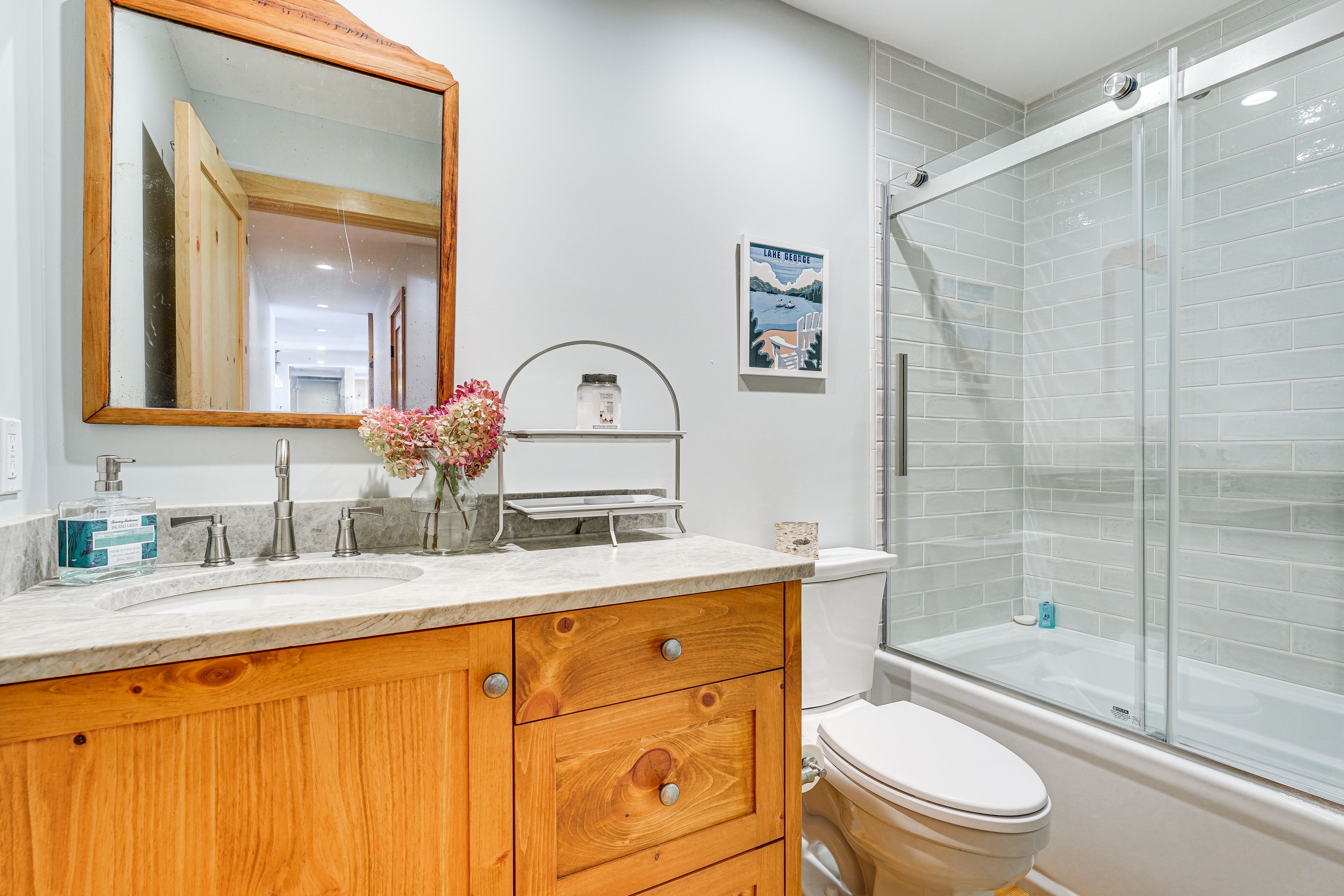 Full Bathroom | Main Level | Towels Provided