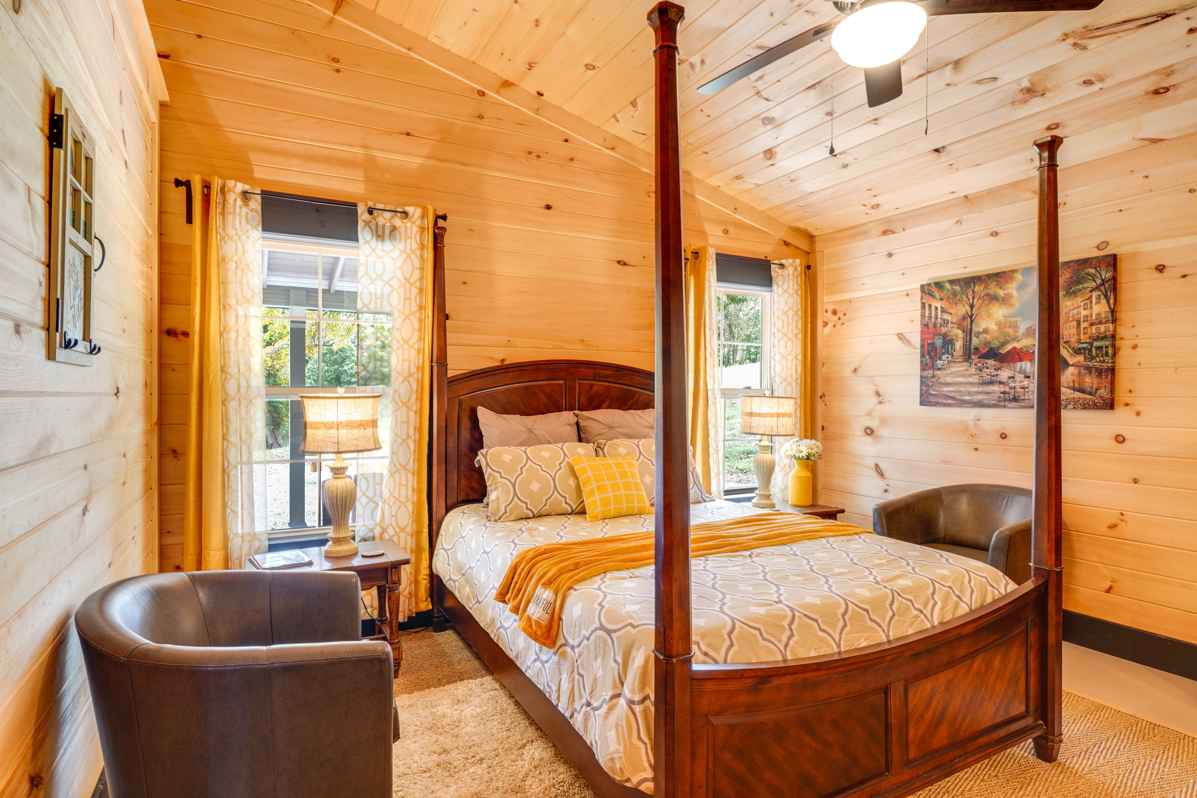 Bedroom 1 | Queen Bed