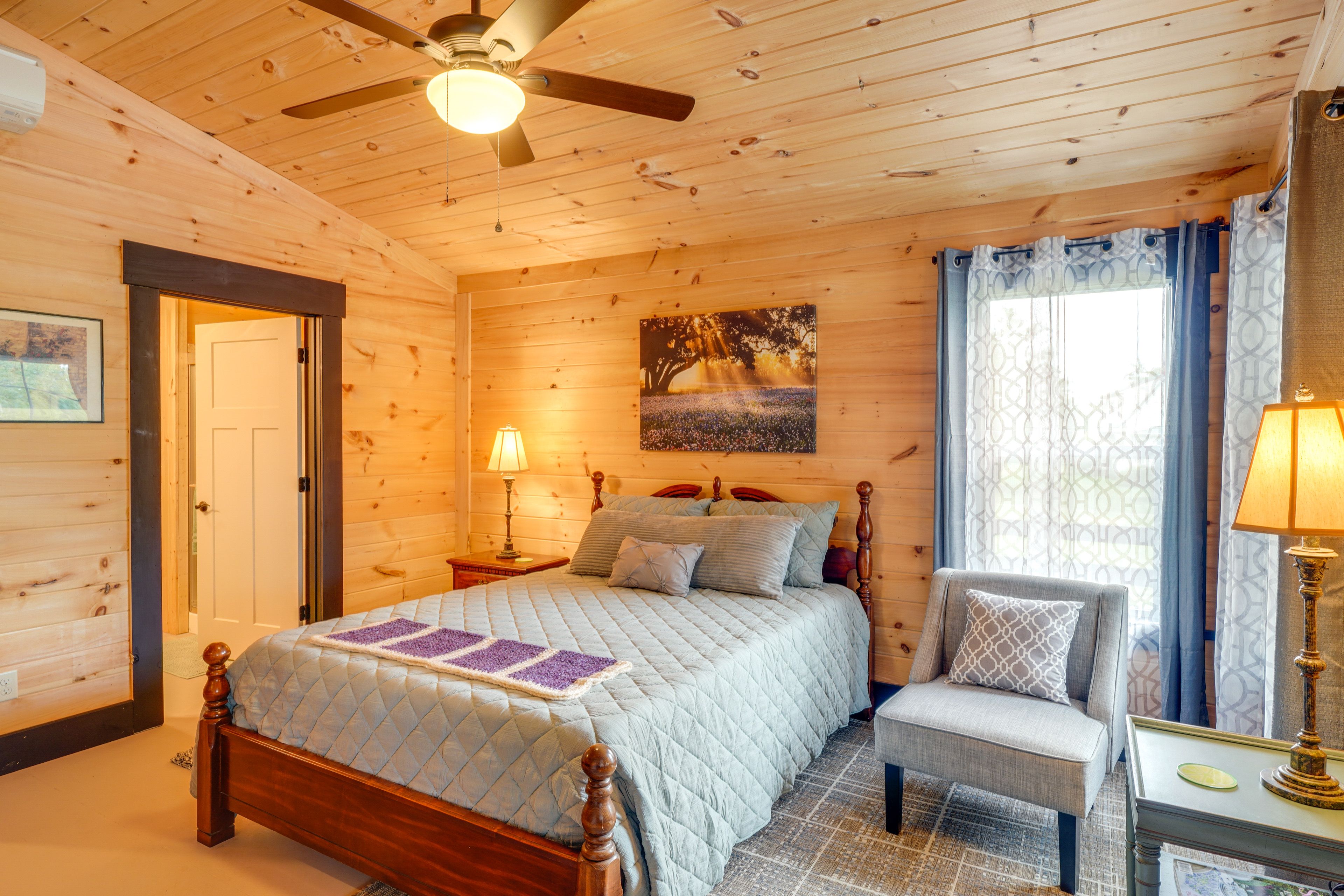 Bedroom 2 | Queen Bed