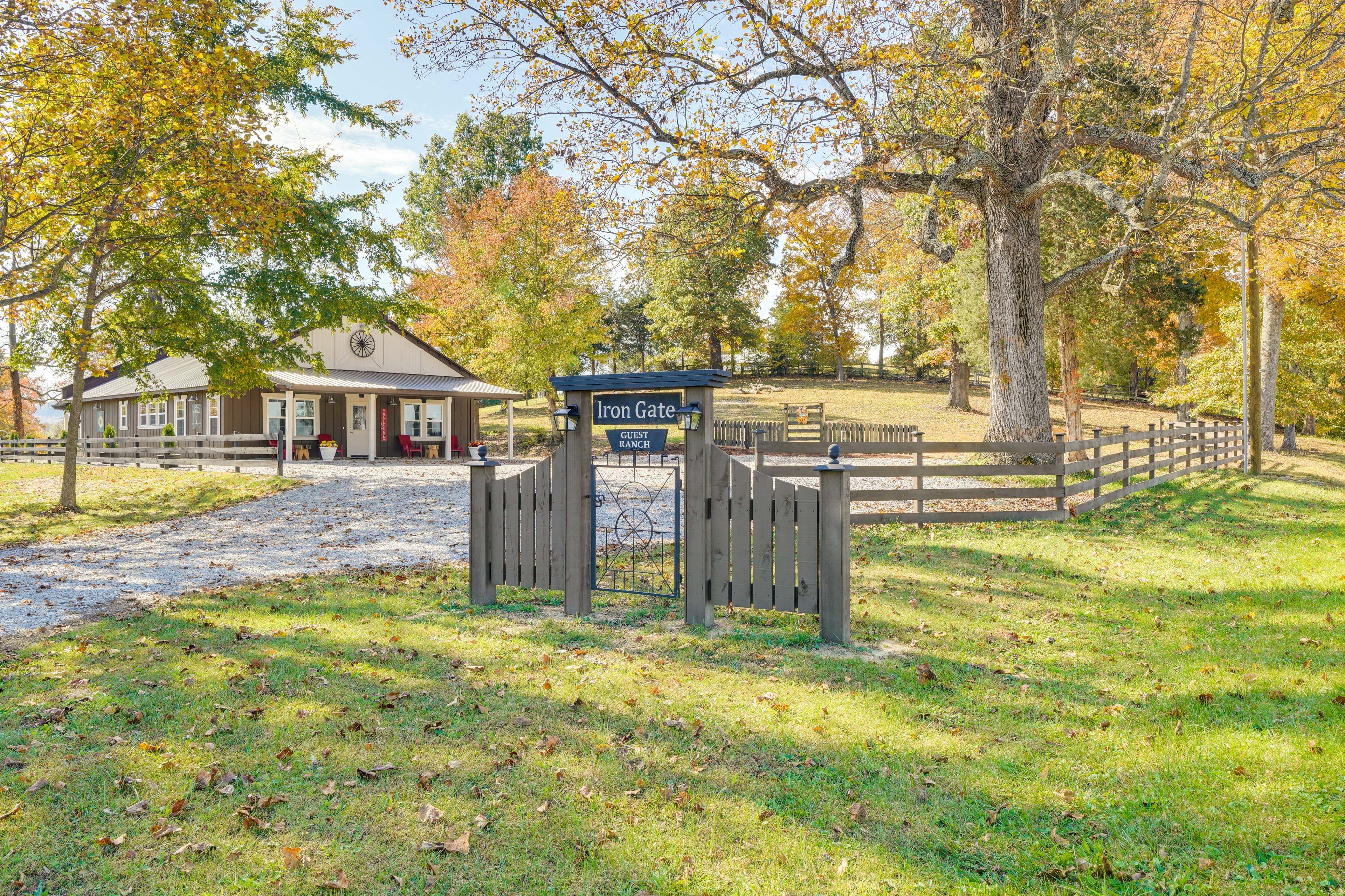 Parking | Driveway (6 Vehicles) | Trailer Parking Available (1 Trailer)
