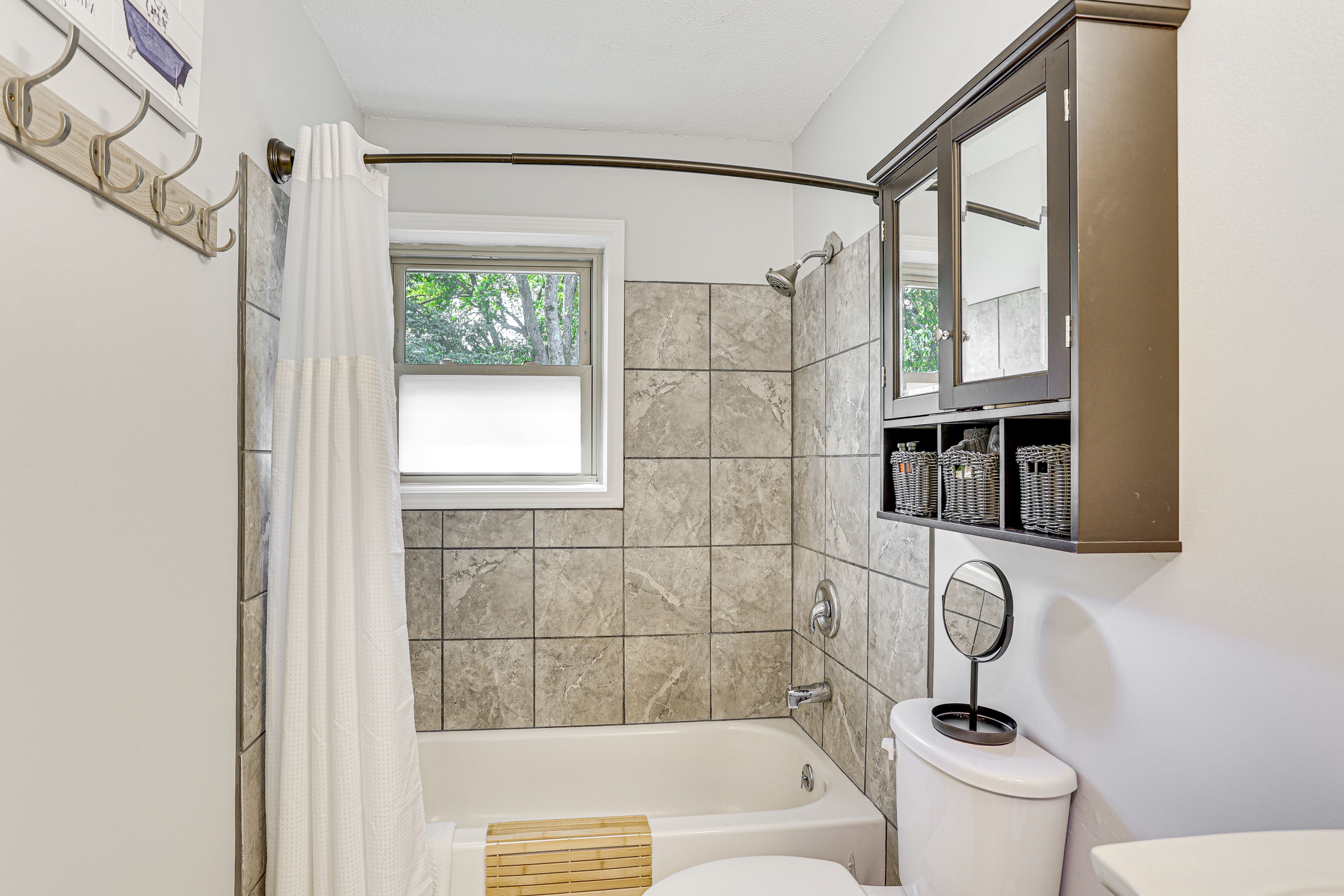Full Bathroom | Complimentary Toiletries | Towels Provided | Hair Dryer