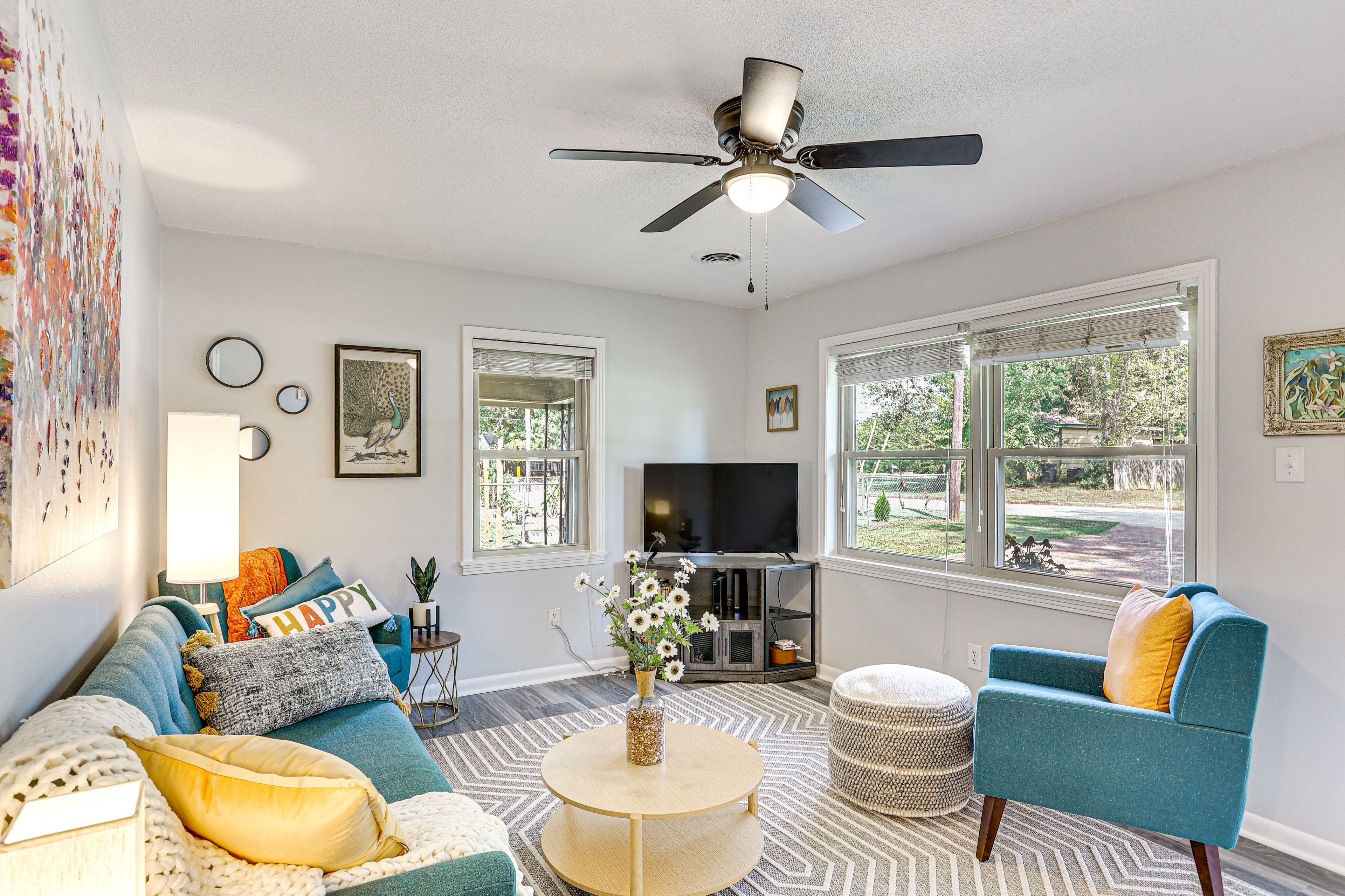 Living Room | Smart TV | Central Heating & A/C | Free WiFi | Board Games | Books