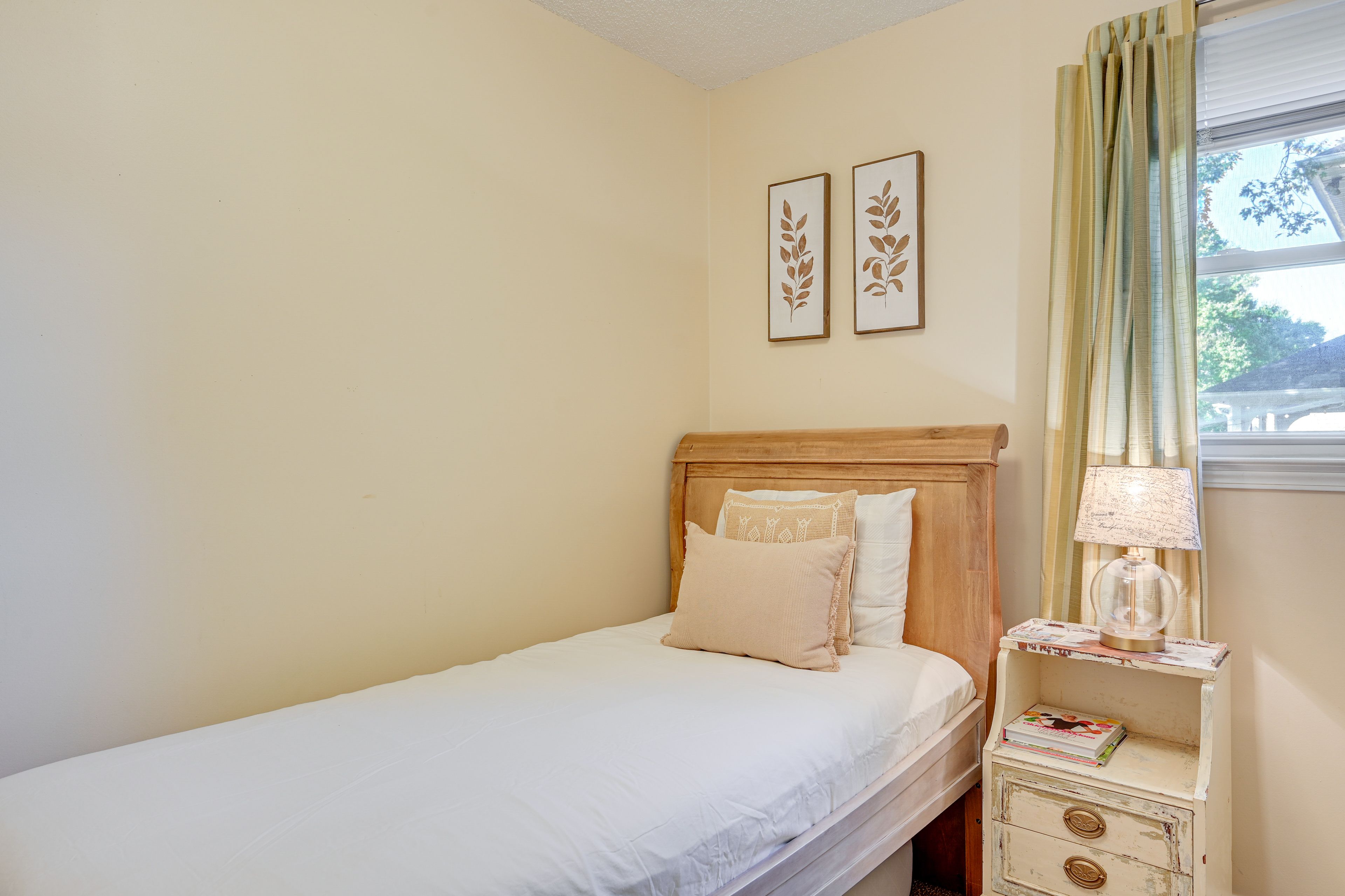 Bedroom 3 | Twin Bed | Main Floor