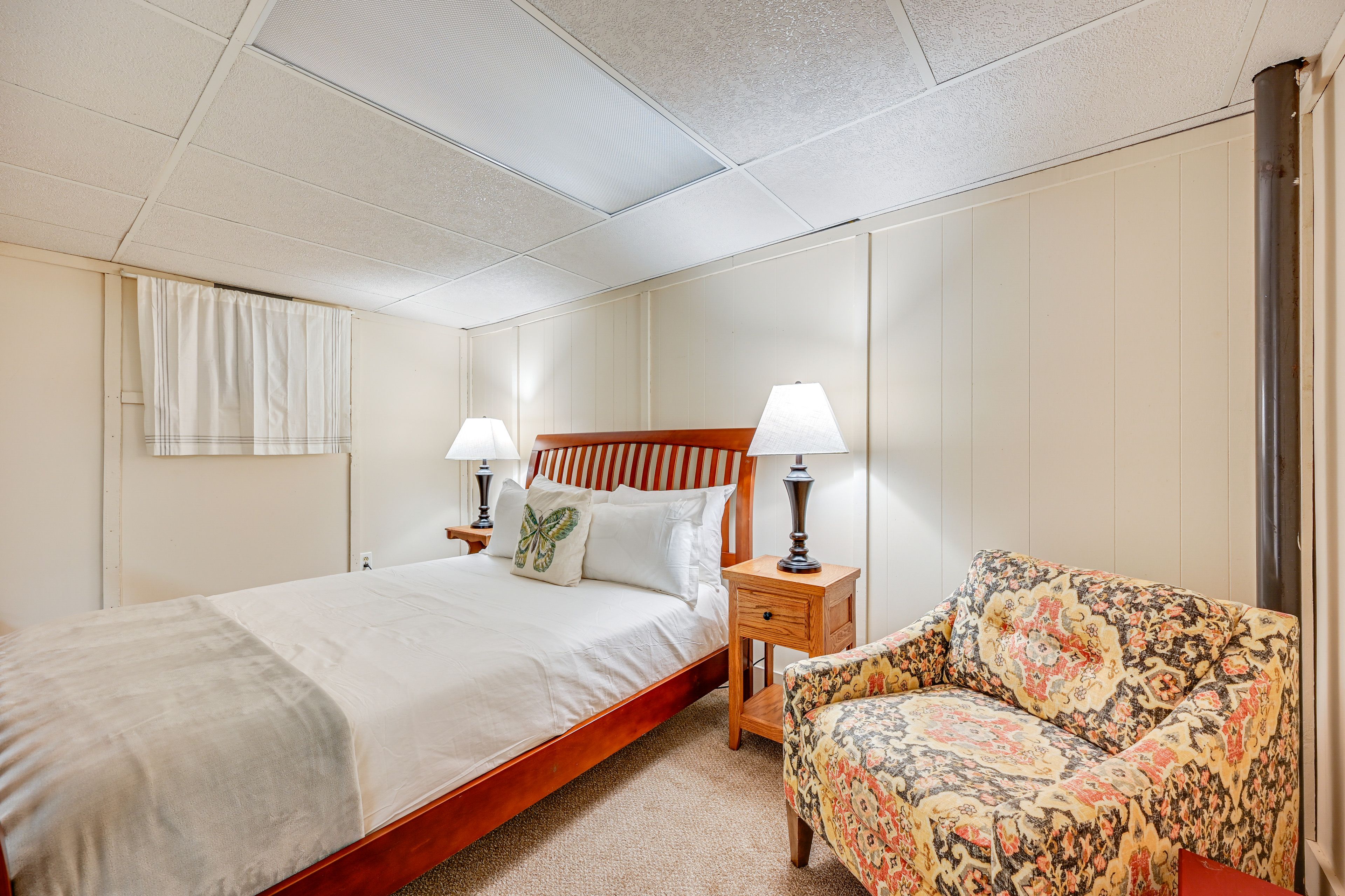 Bonus Room | Queen Bed | Basement Floor | Stairs Required