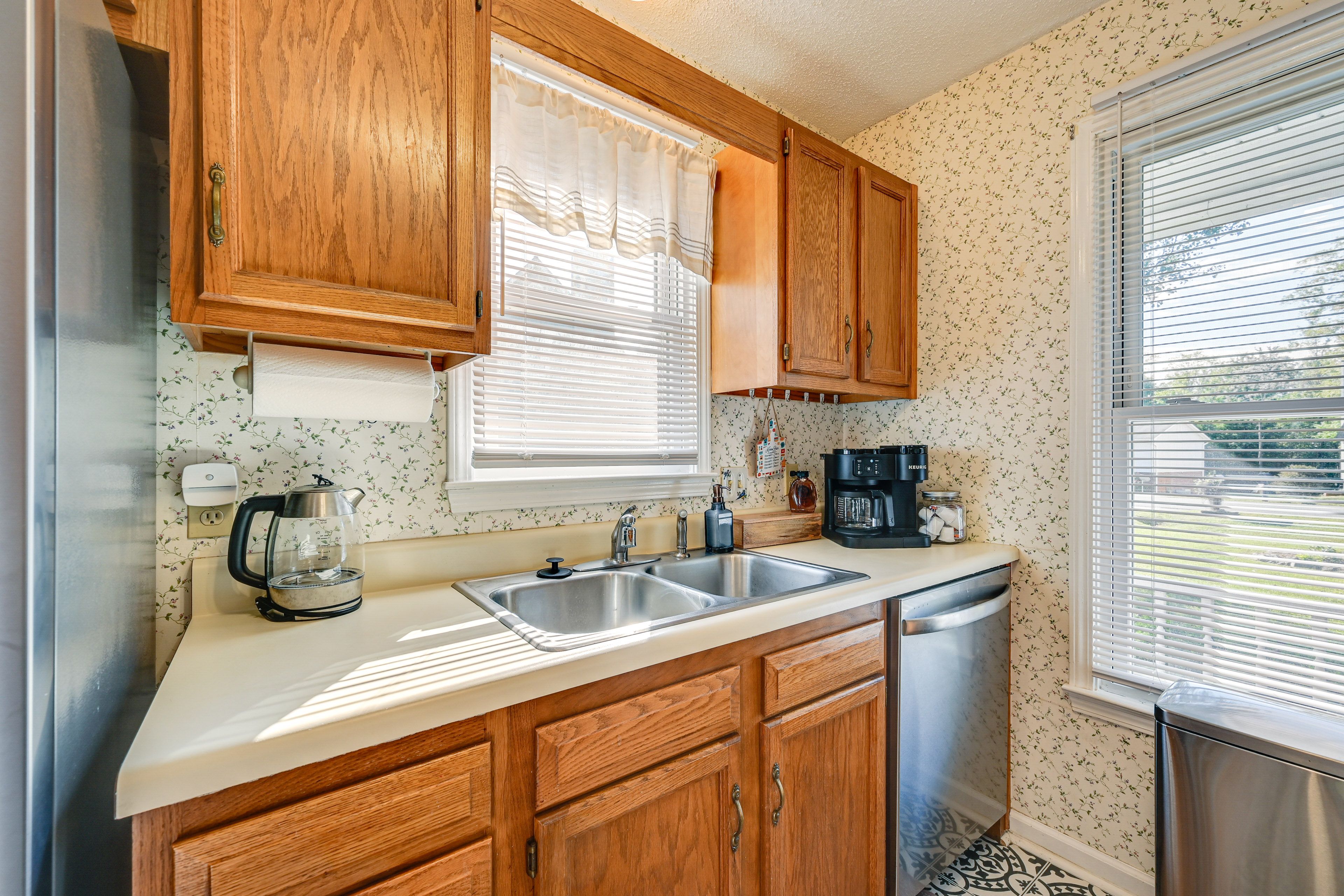 Kitchen | Main Floor | Dual Drip/Keurig Coffee Maker