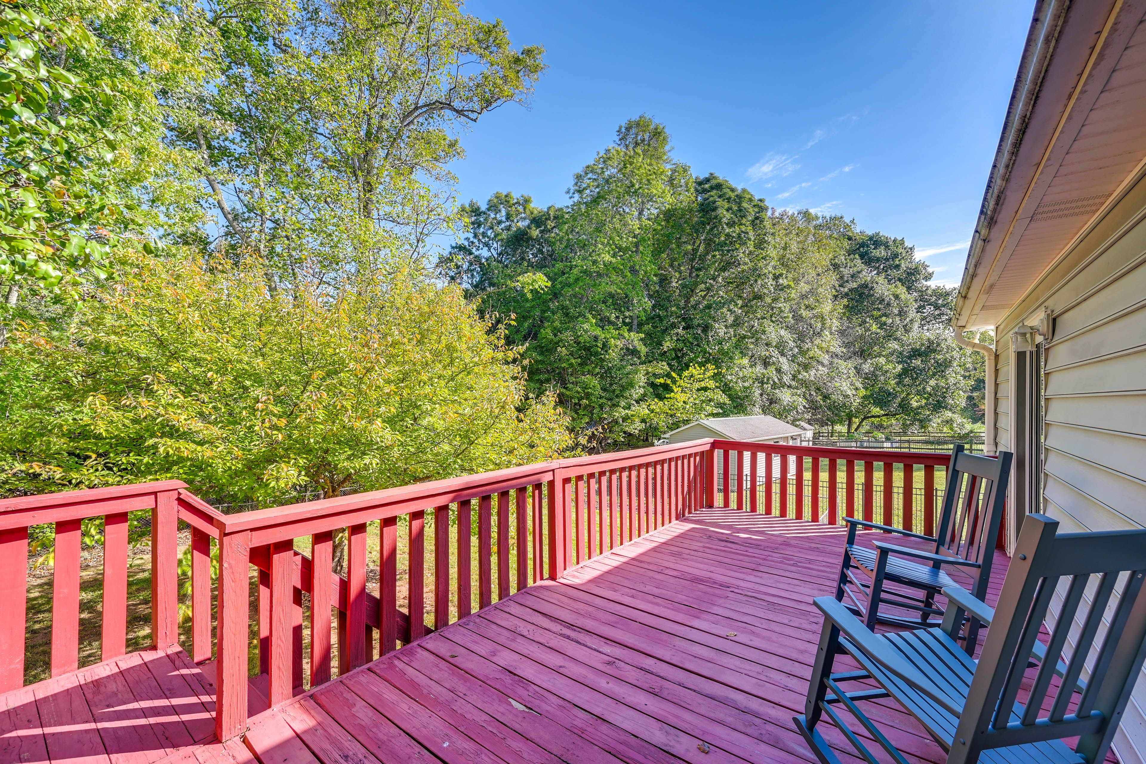 Private Deck | Backyard | Keyless Entry