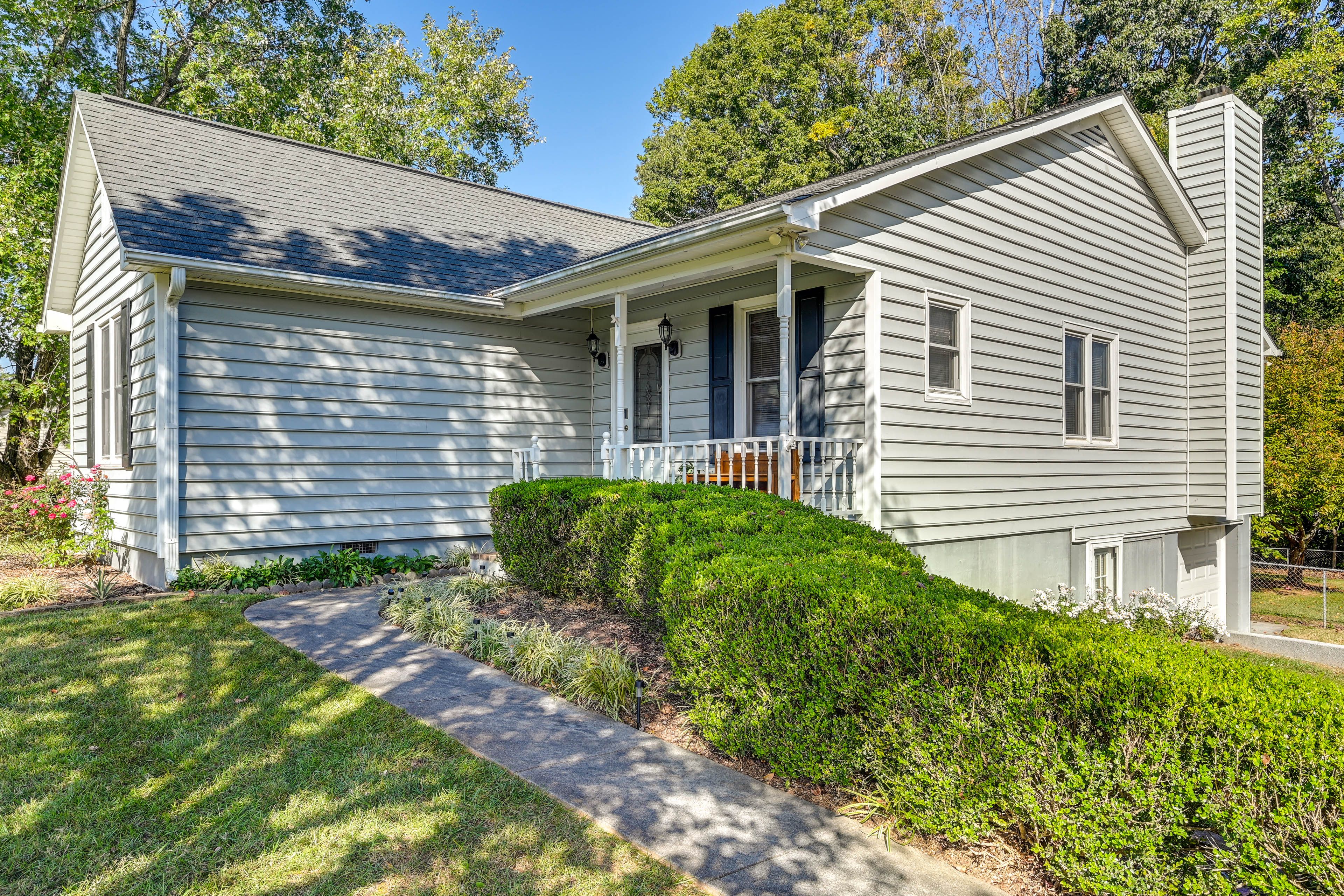 Home Exterior | Parking | Driveway (3 Vehicles)