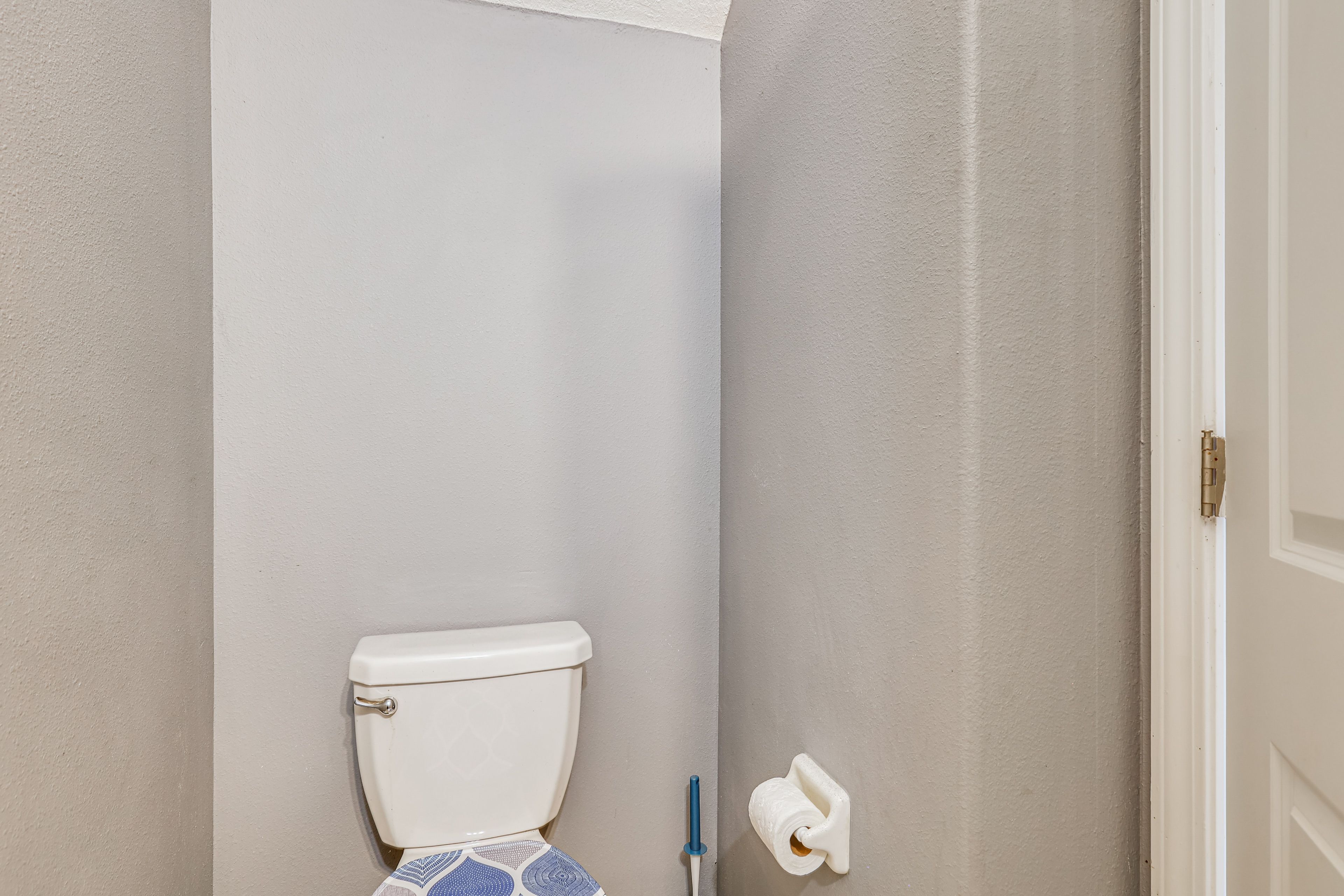 Half Bathroom | 1st Floor | Complimentary Toiletries | Towels Provided
