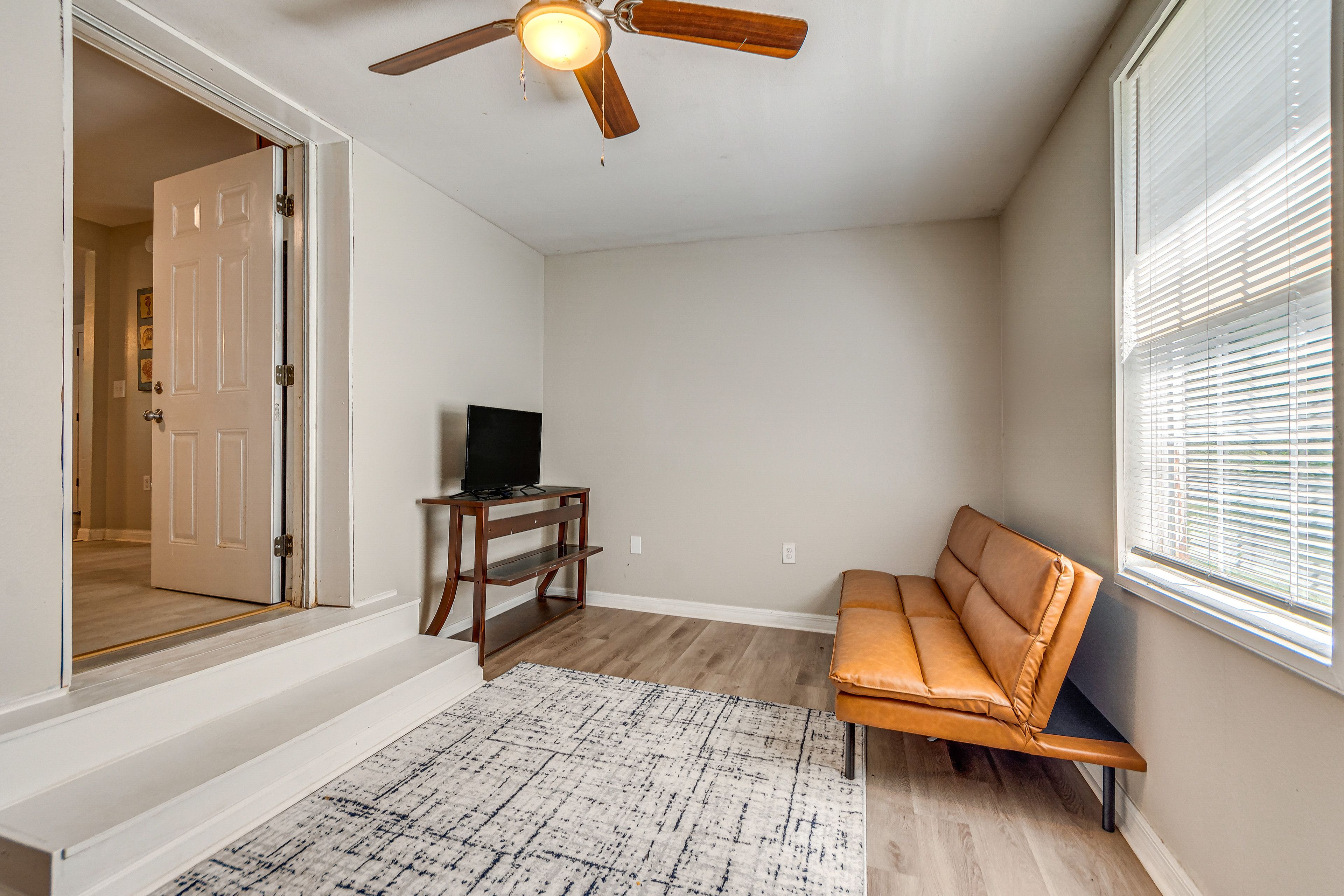 Living Area | Smart TV