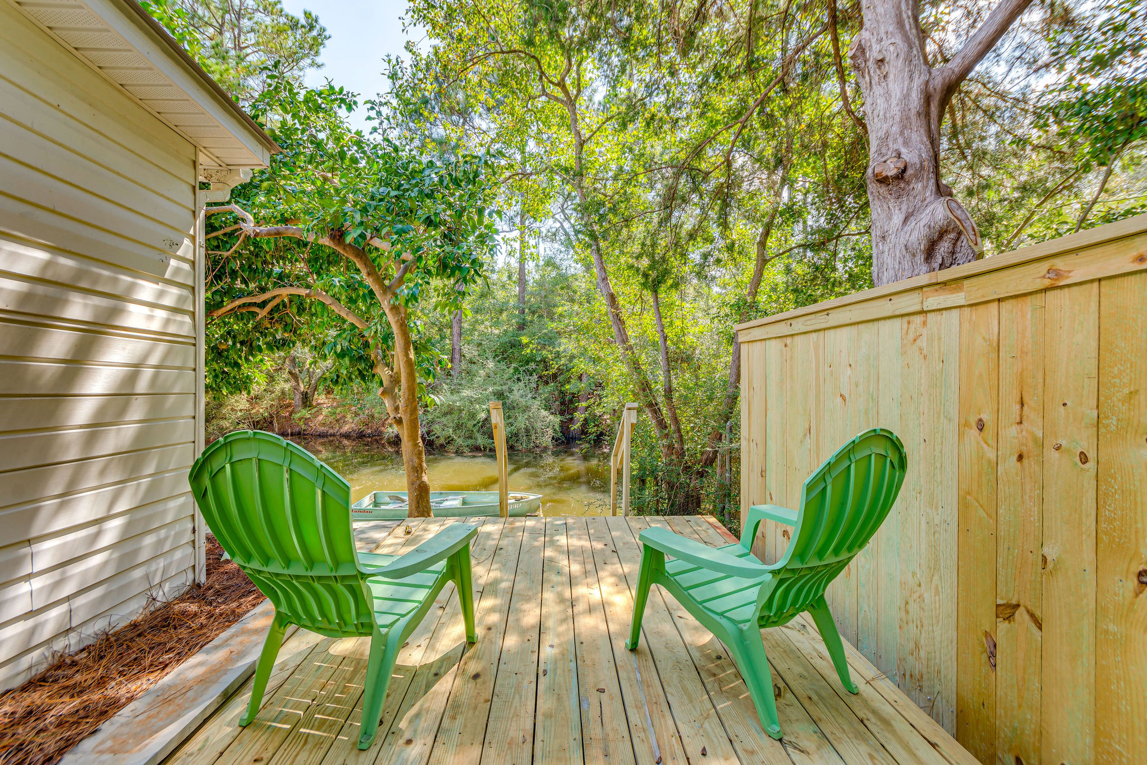 Lounge Seating | Water View