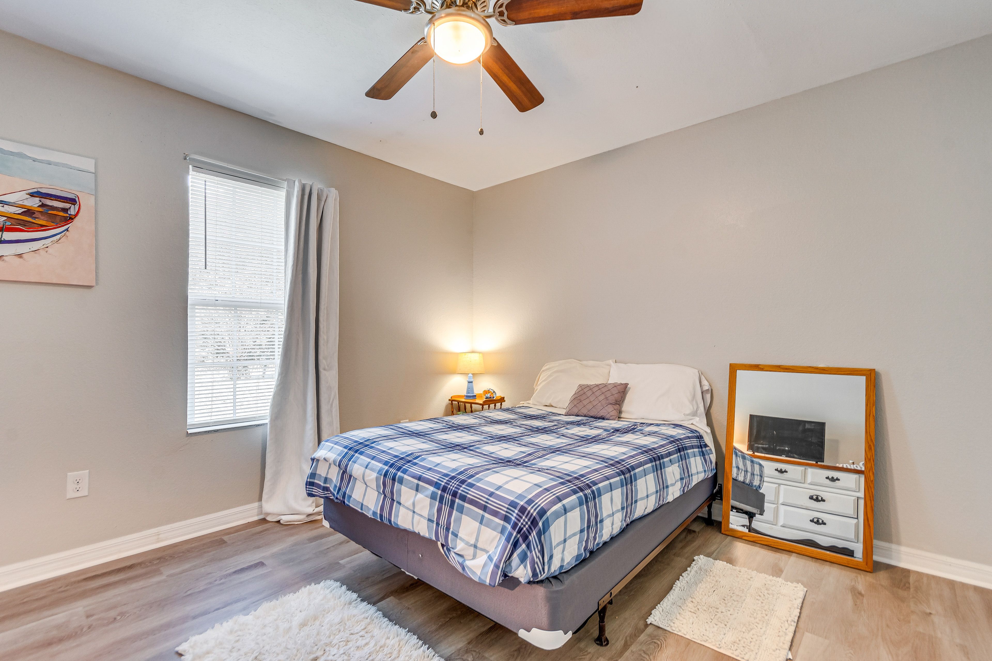 Bedroom 3 | Full Bed | Smart TV