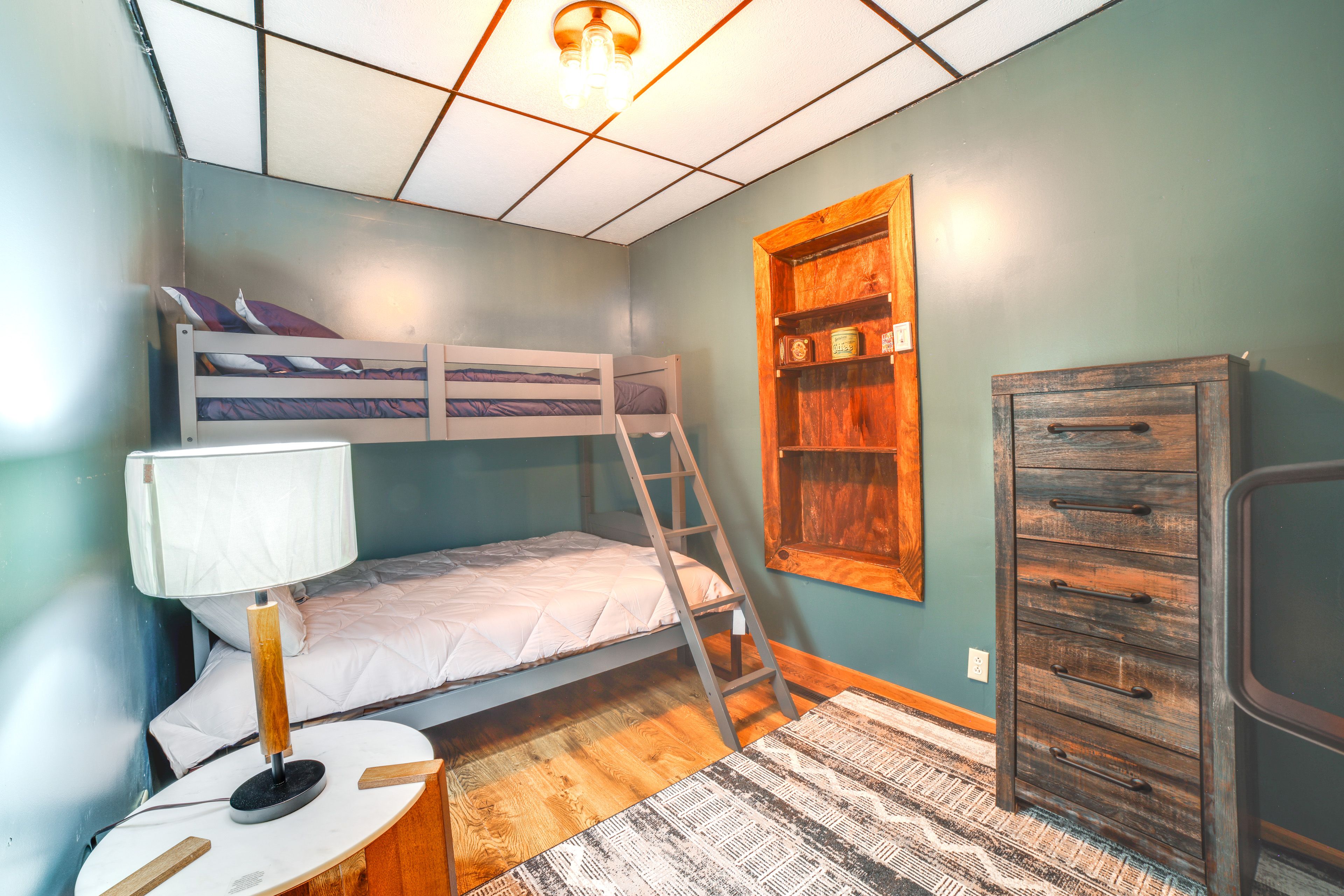 Bedroom 2 | Twin/Full Bunk Bed