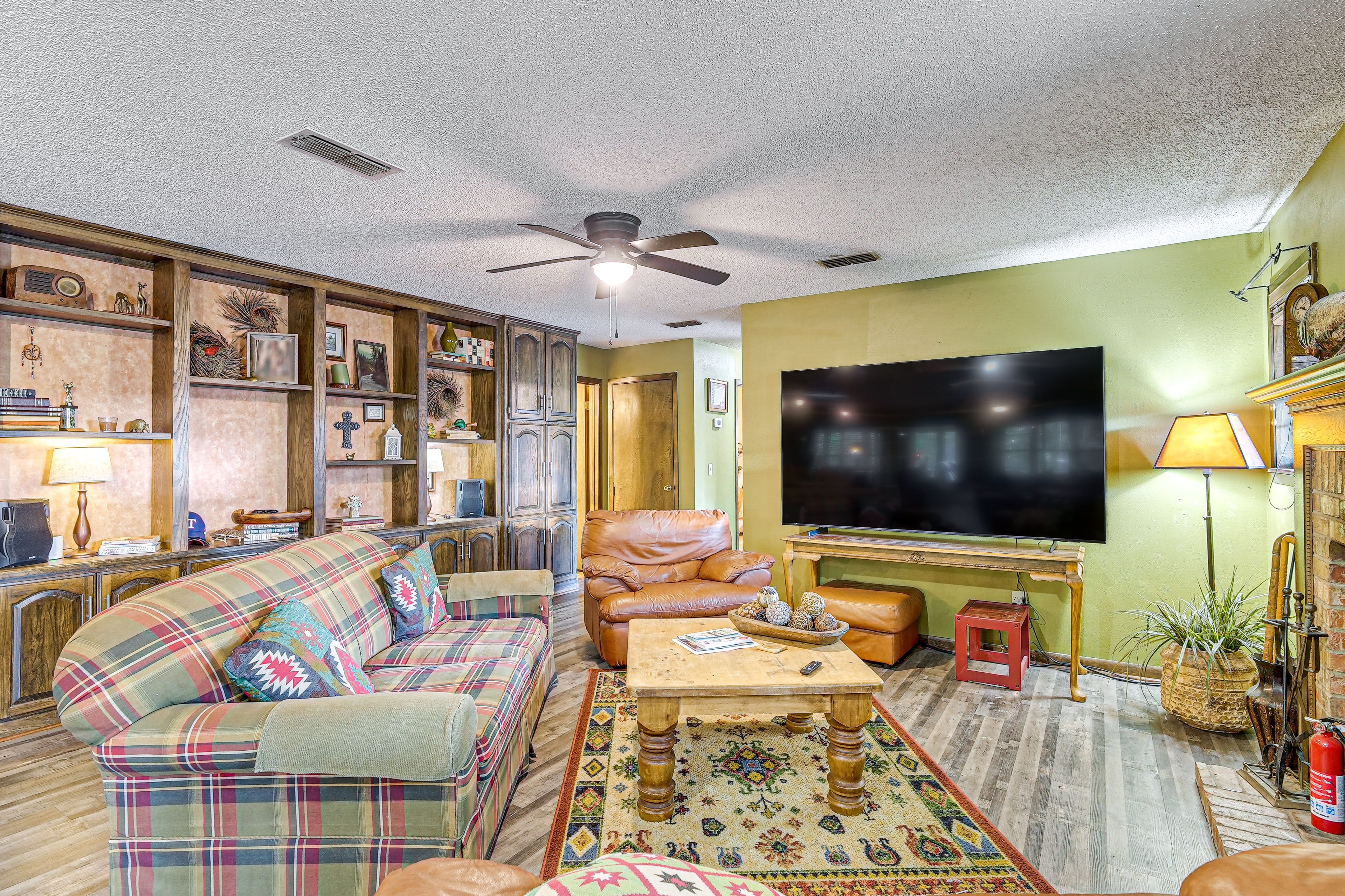 Living Room | Queen Sleeper Sofa | Flat-Screen TV | Fireplace