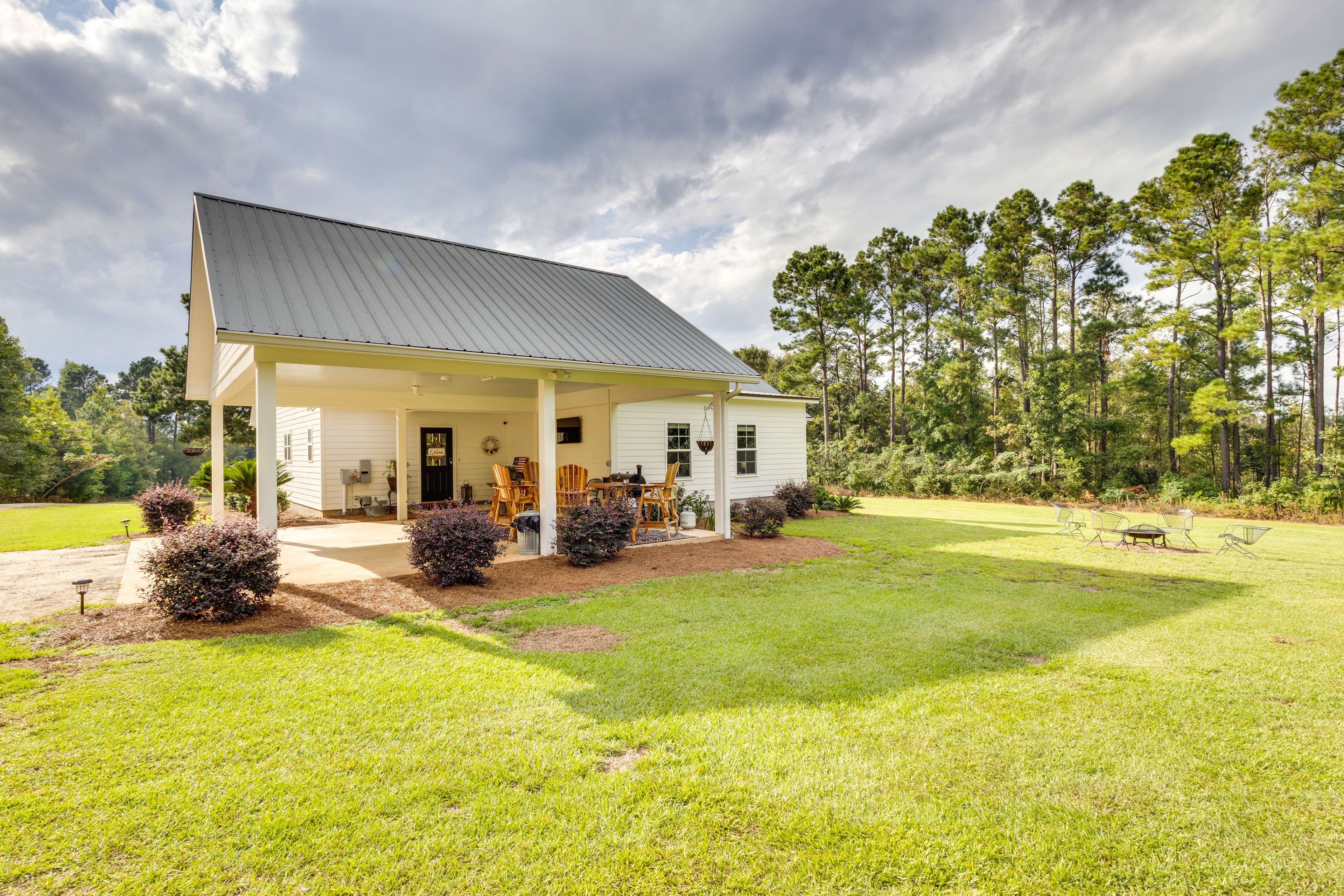 Exterior | Fire Pit | Covered Patio | Outdoor Dining | Smoker
