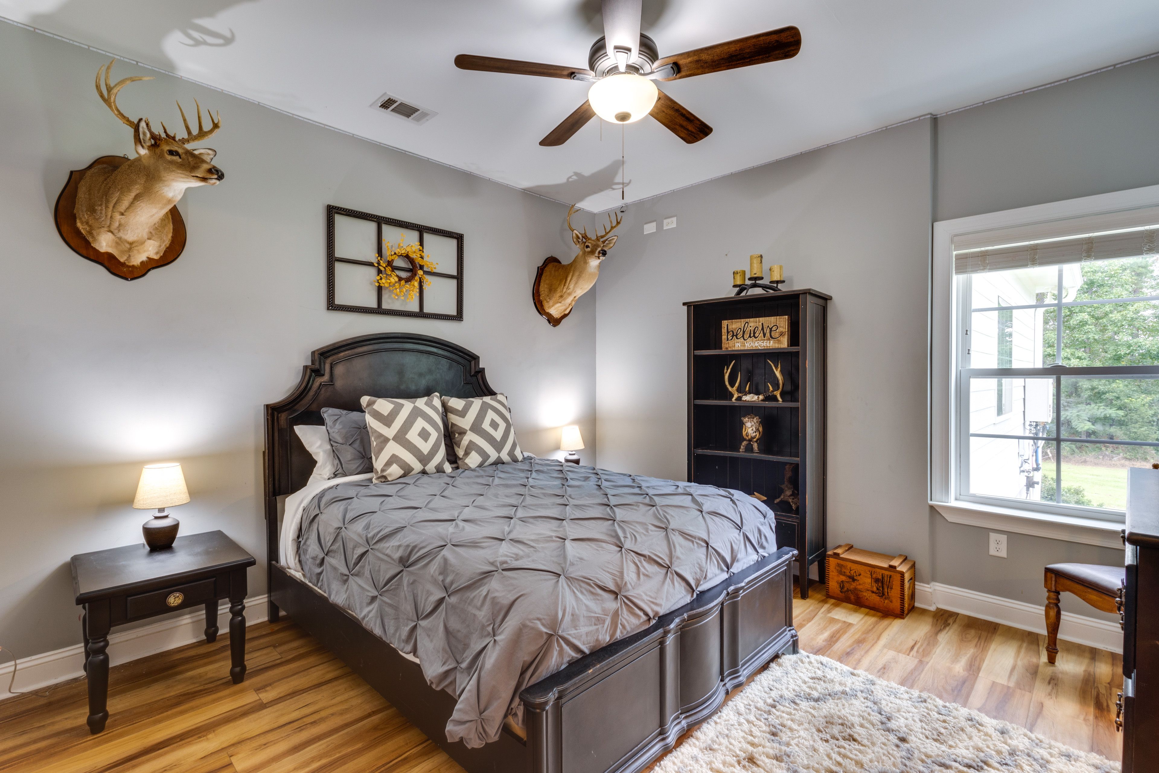 Bedroom 4 | Queen Bed | Jack-and-Jill Bathroom