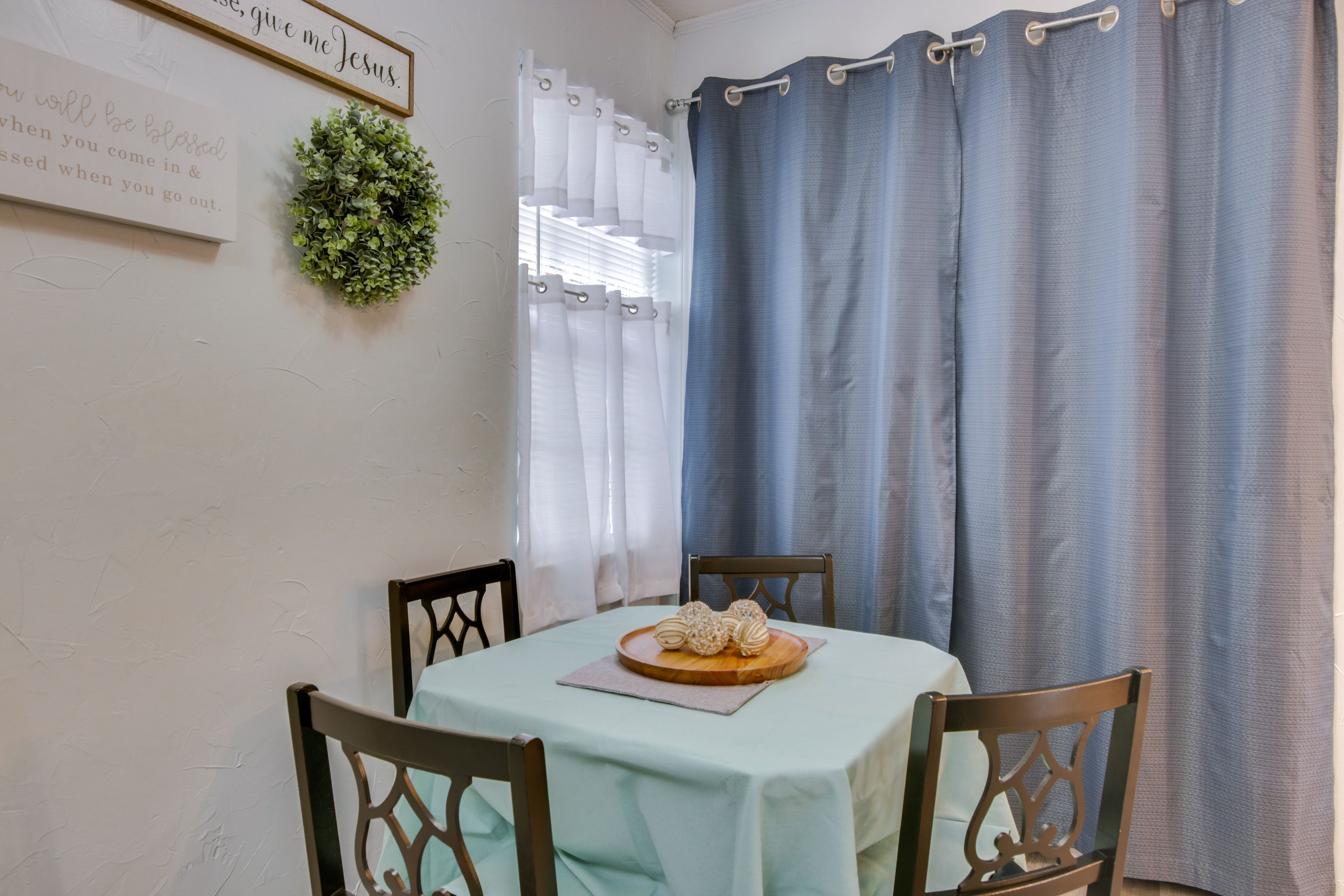 Dining Area | Dishware/Flatware