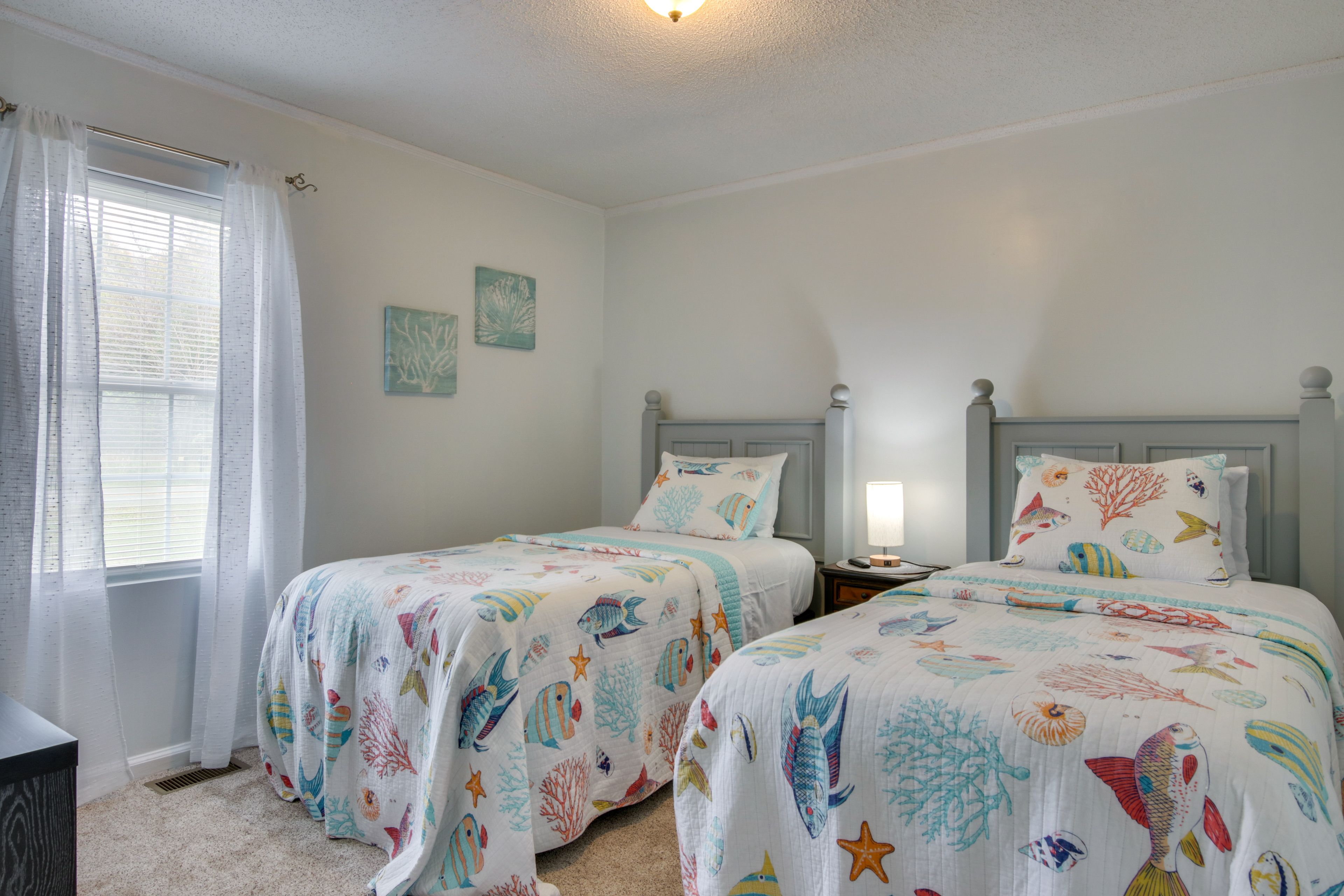 Bedroom 3 | 2 Twin Beds | Flat-Screen TV