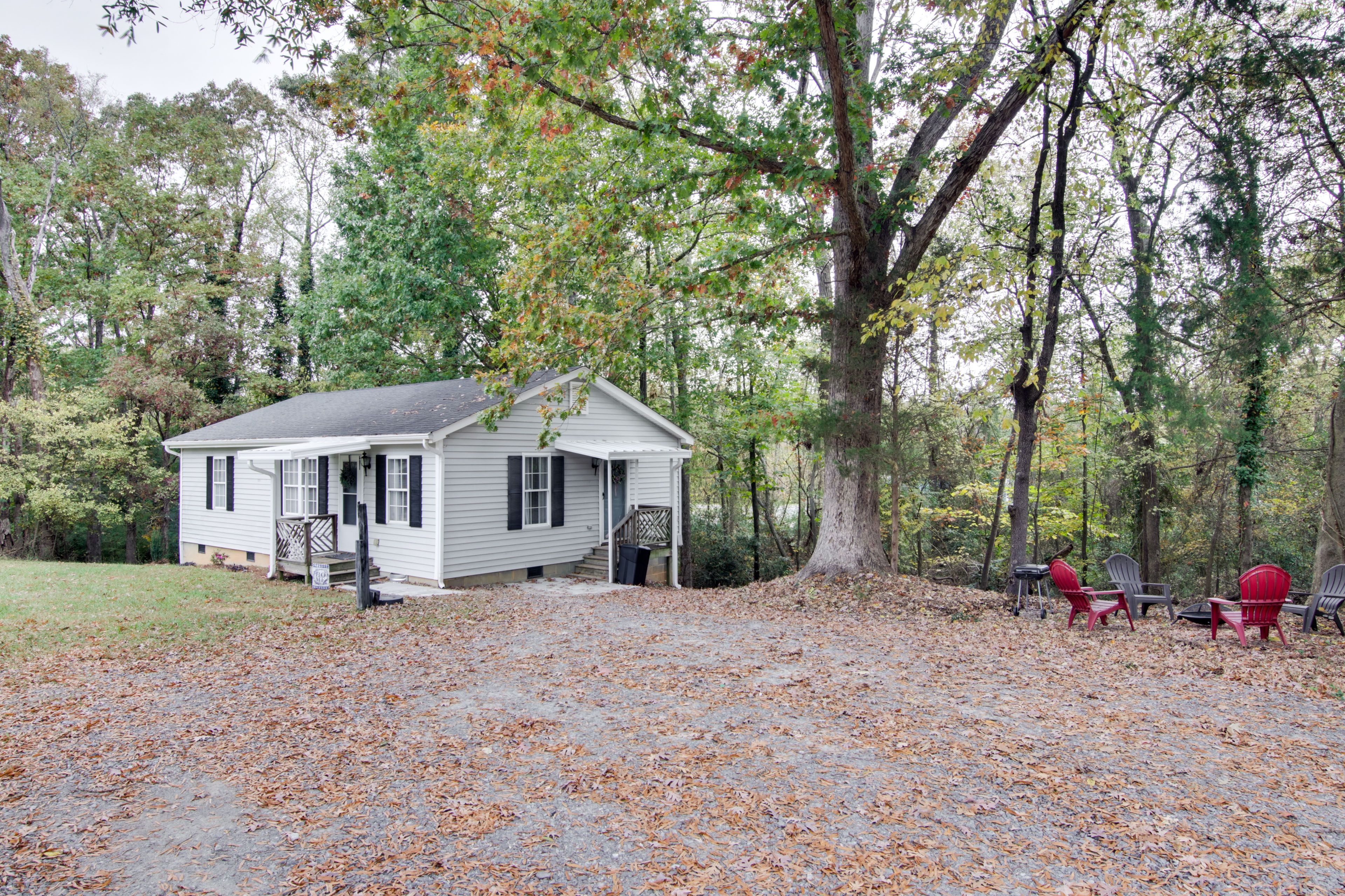 Parking | Driveway (4 Vehicles) | Trailer Parking On-Site