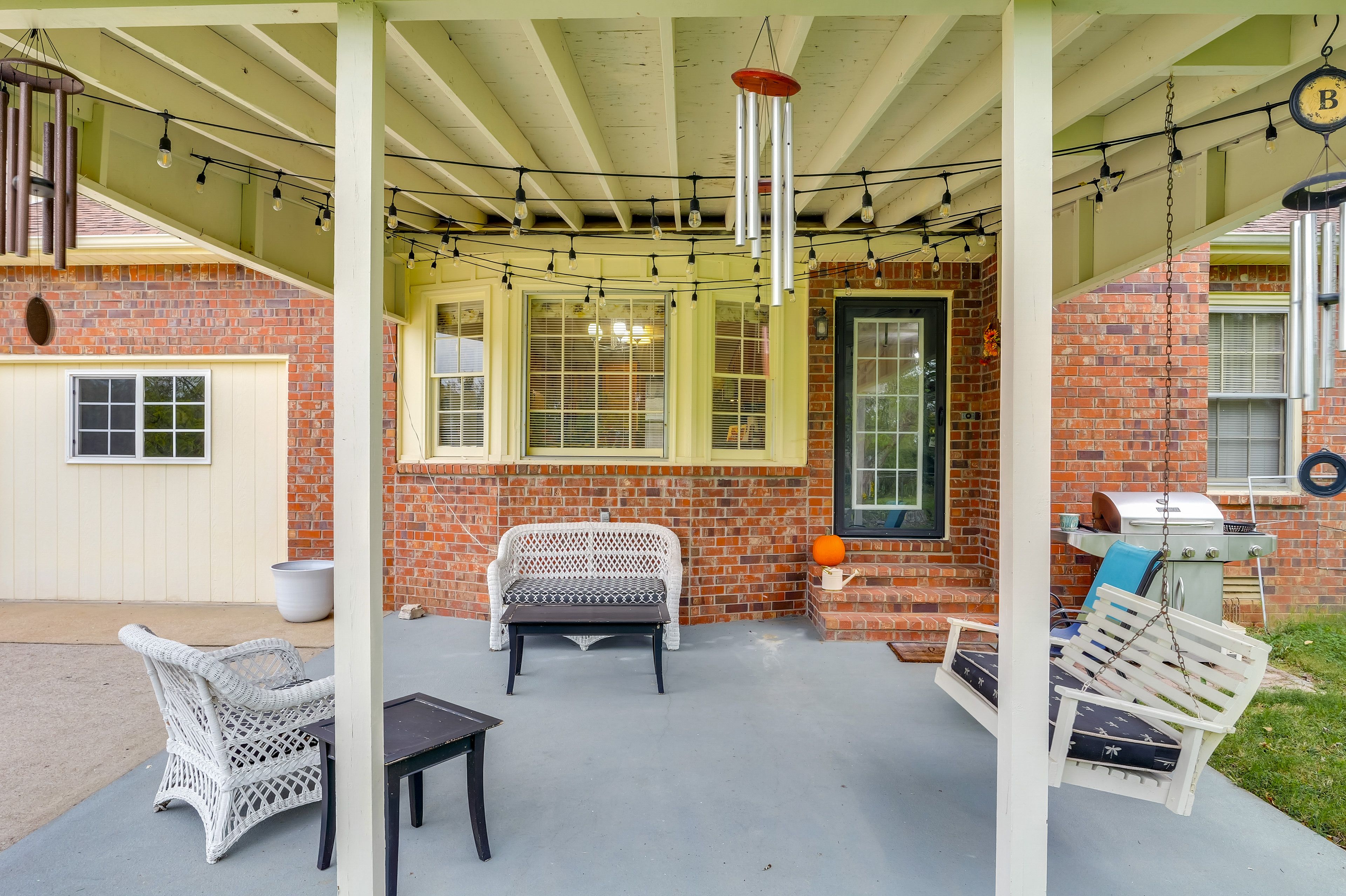 Private Backyard Area | Gas Grill | Basketball Hoop