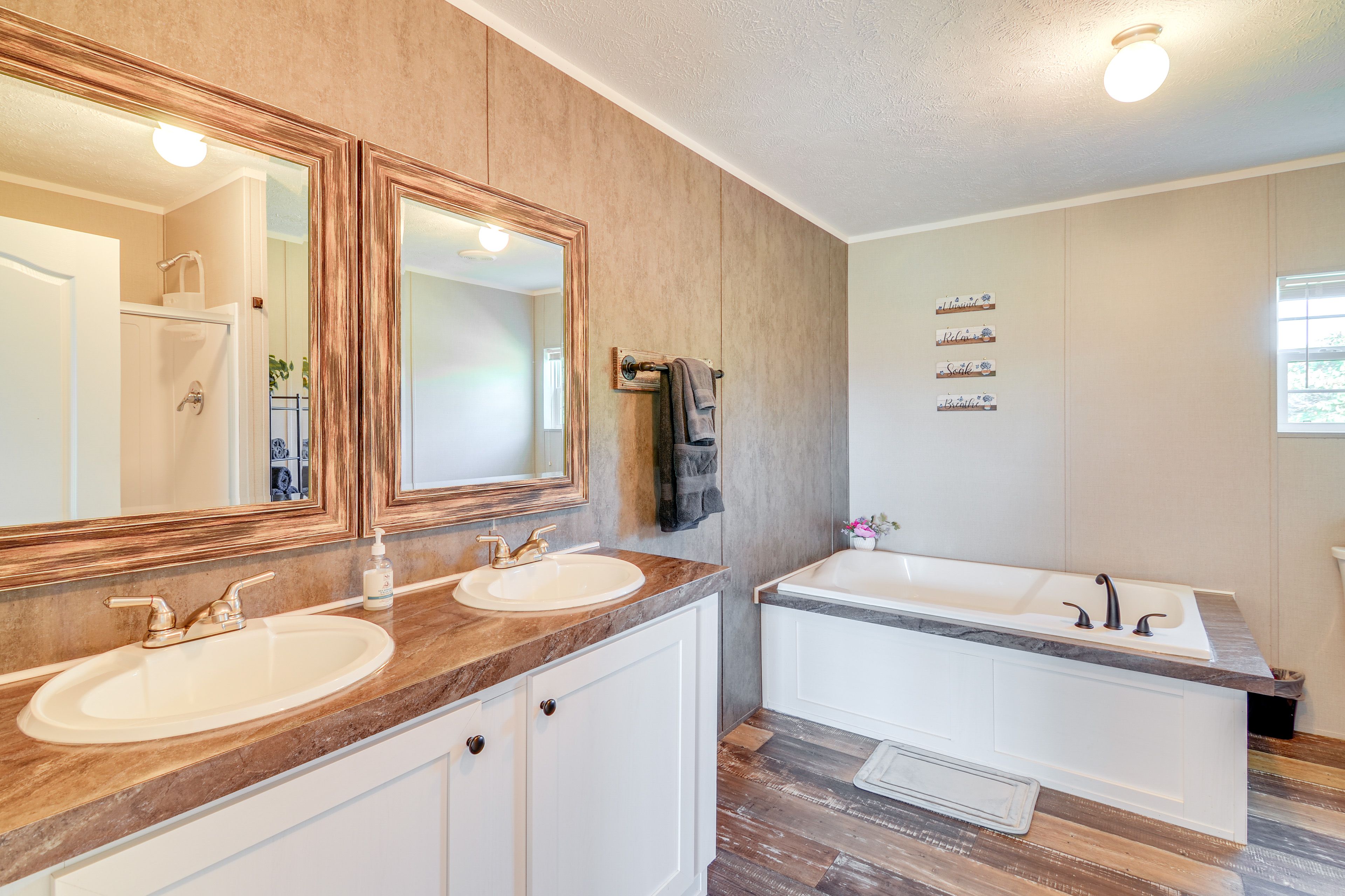 Bathroom | Complimentary Toiletries | Towels Provided