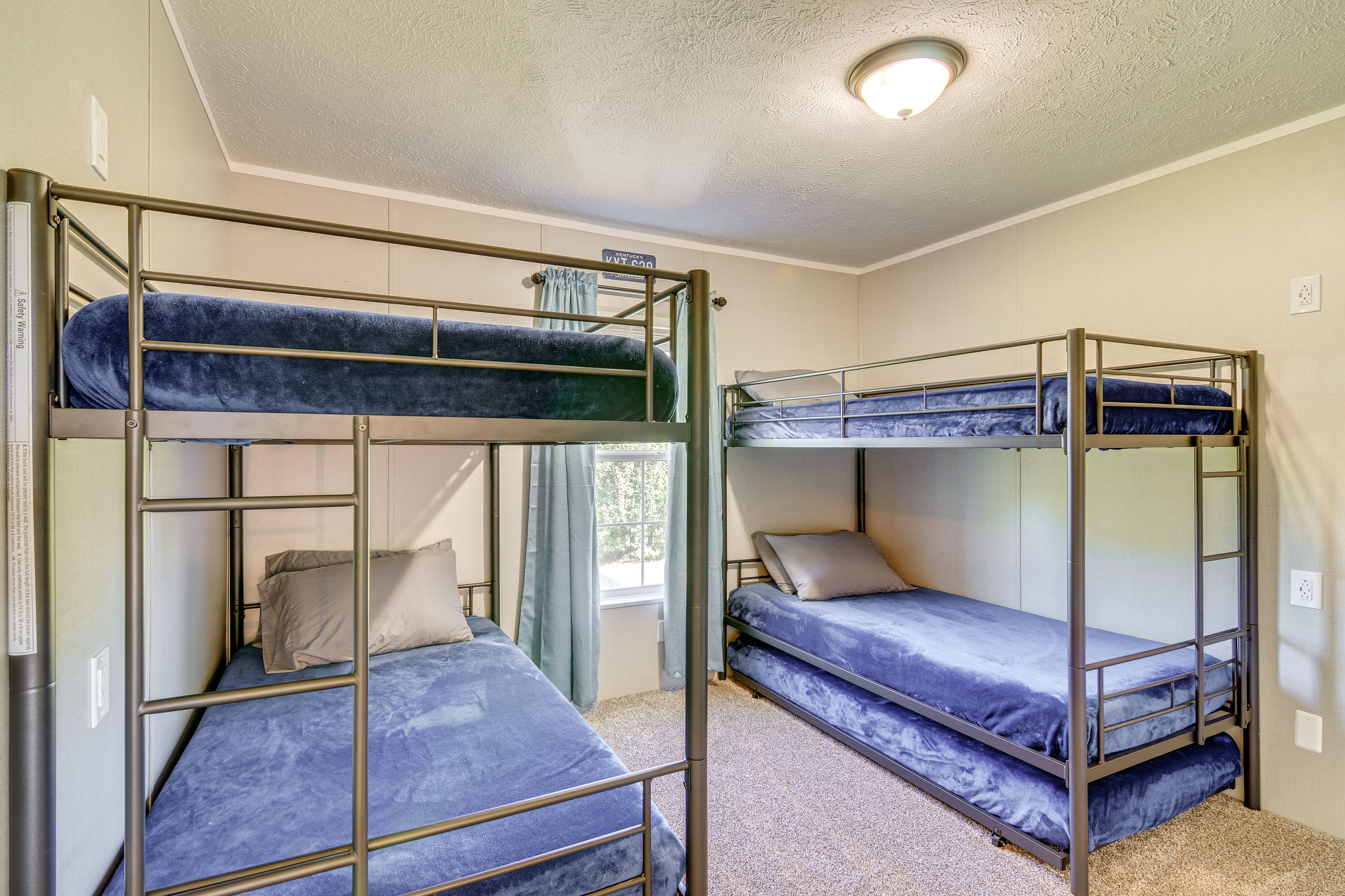 Bedroom 3 | 2 Twin Bunk Beds w/ Twin Trundles