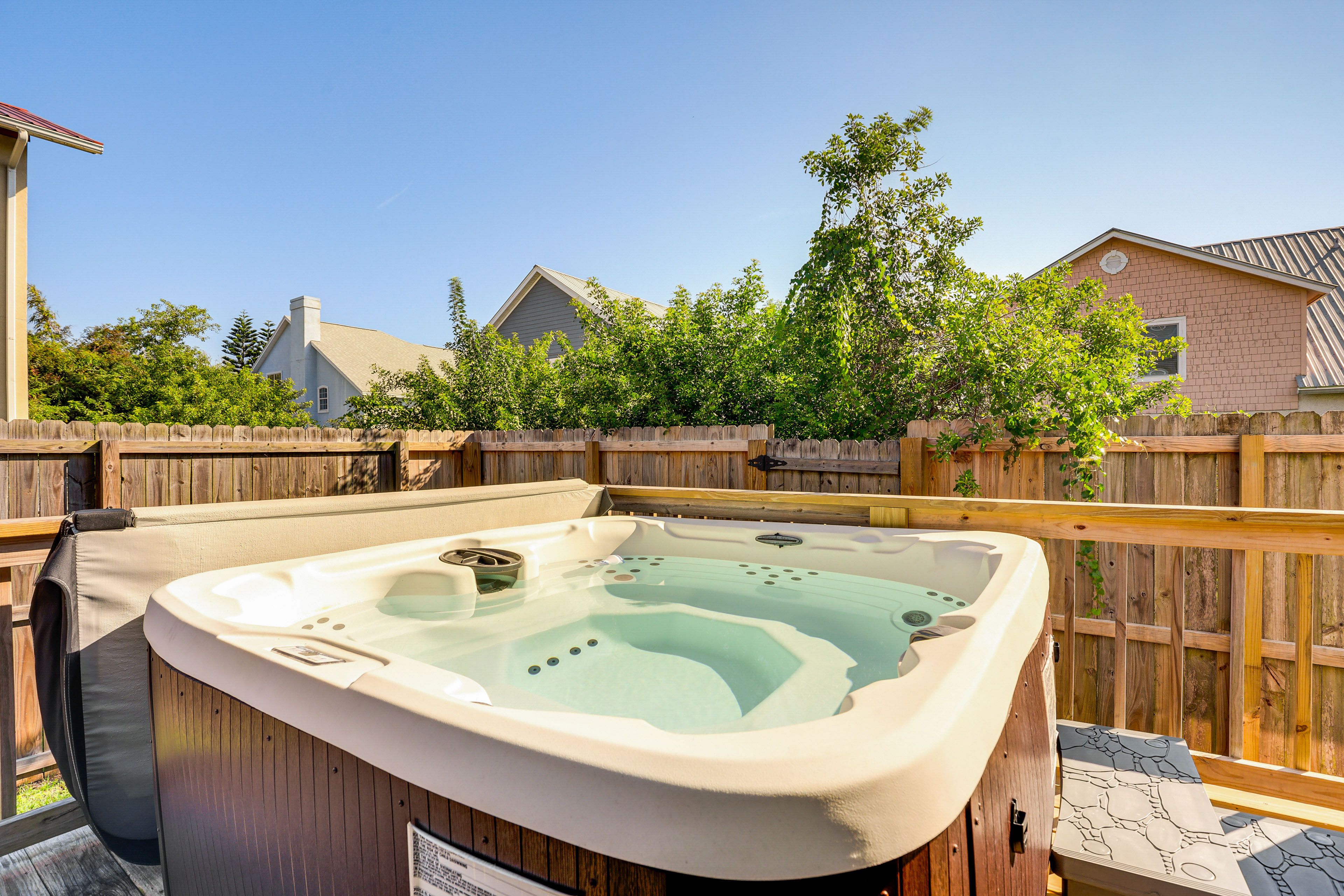 Deck | Hot Tub