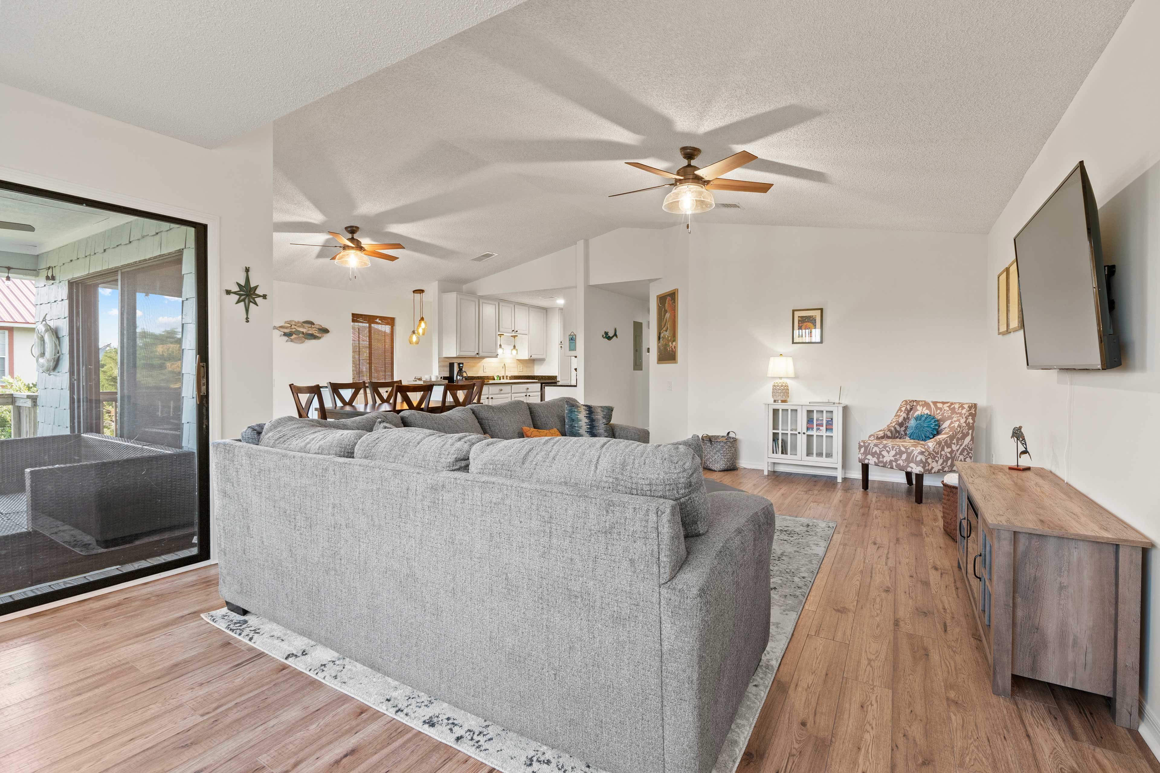 Living Room | Main Floor | Free WiFi | Central A/C & Heat