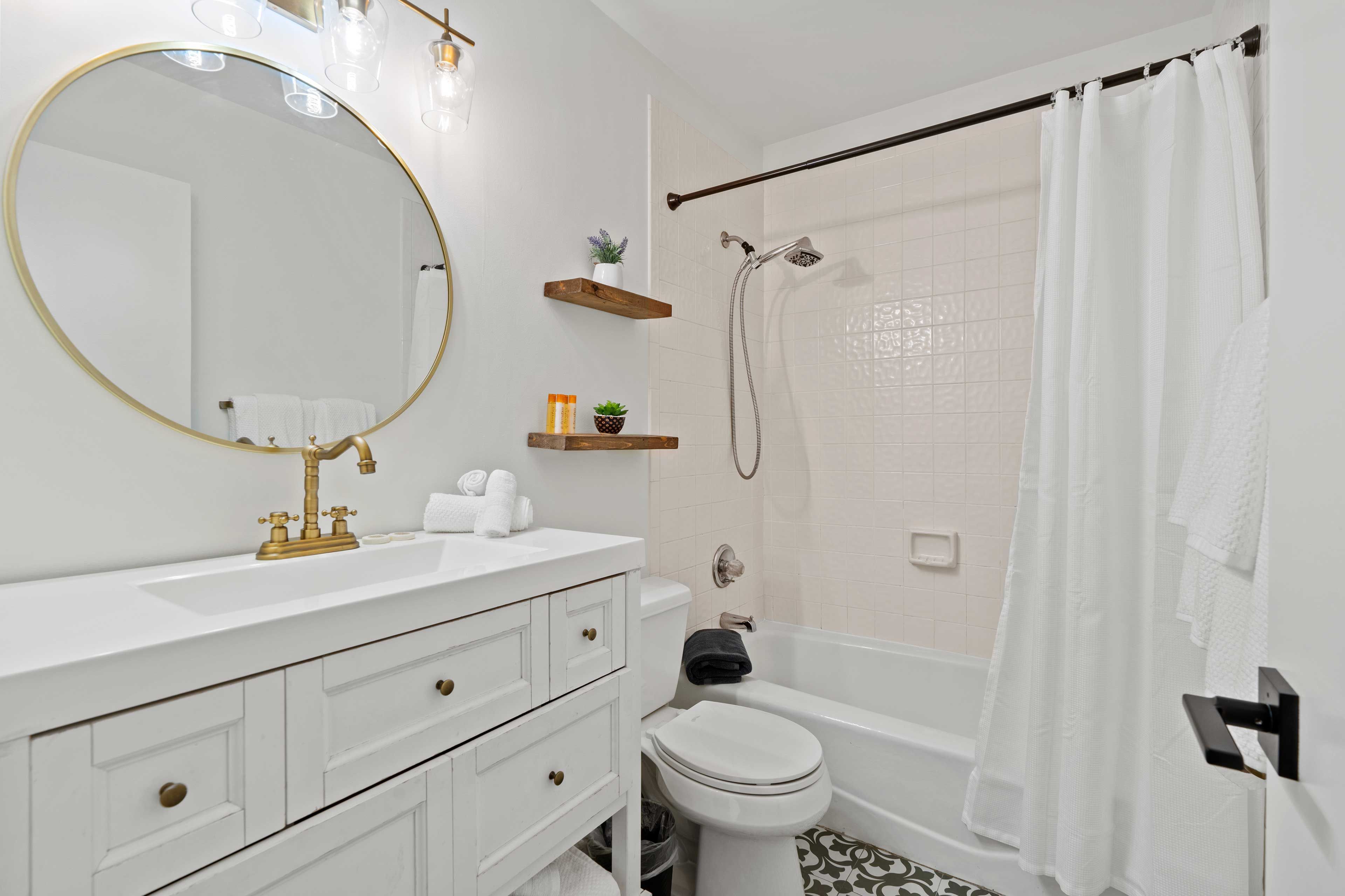 Full Bathroom | Main Floor