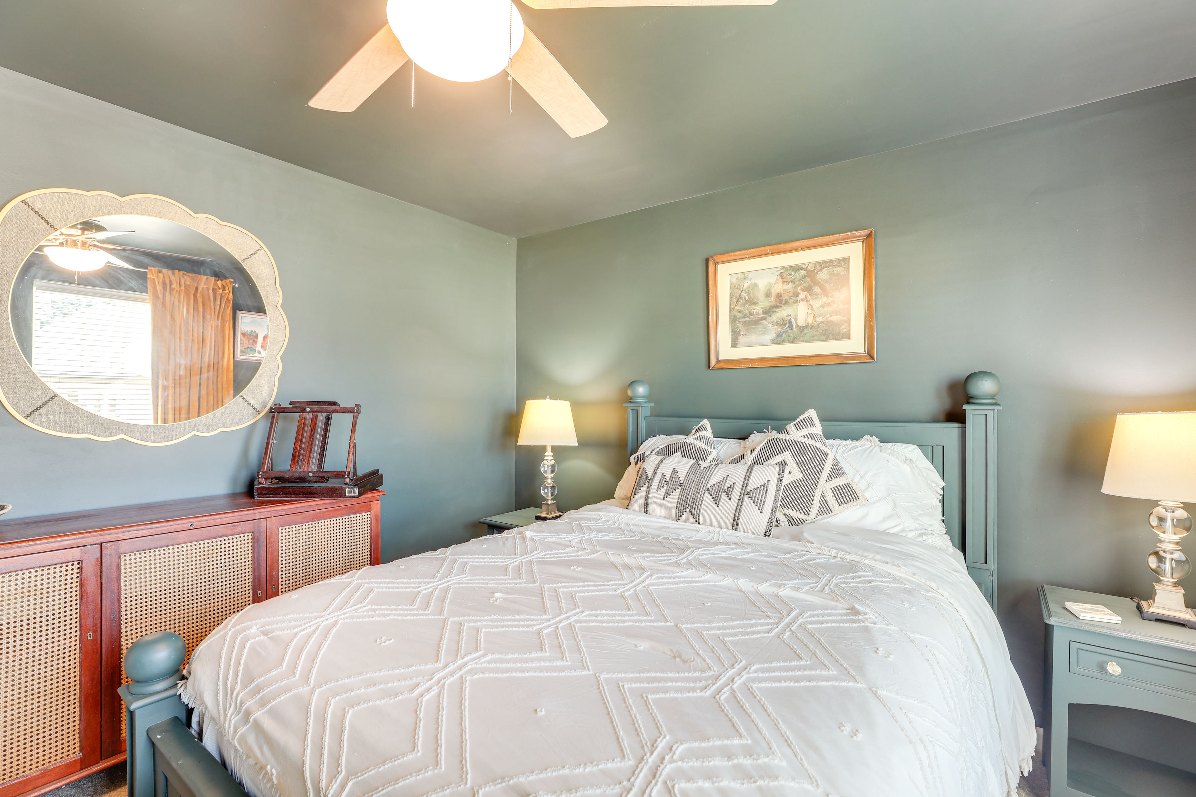 Bedroom 3 | Queen Bed | 2nd Floor | Hangers