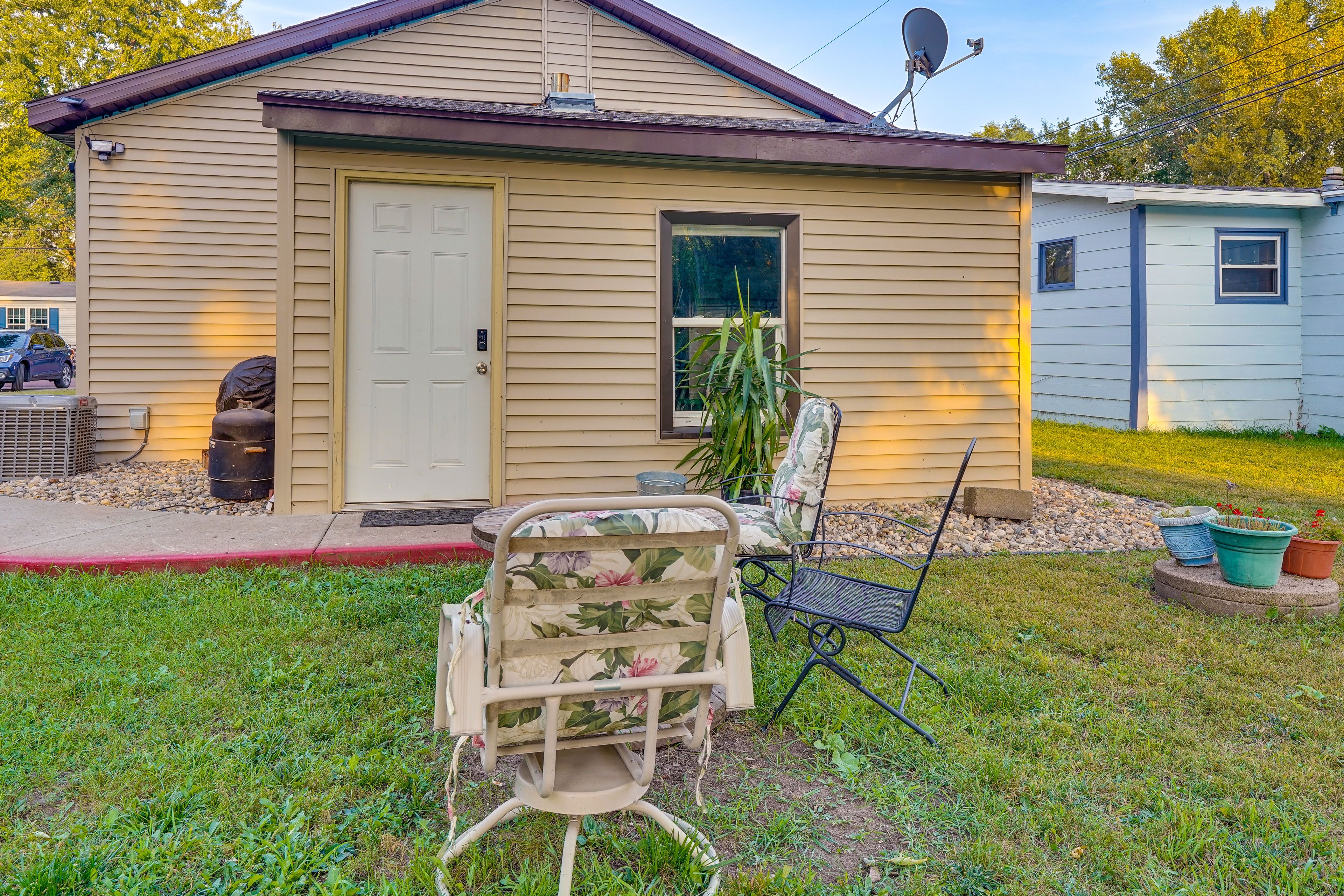 Private Yard | Grill | Dining Area | Outdoor Furniture