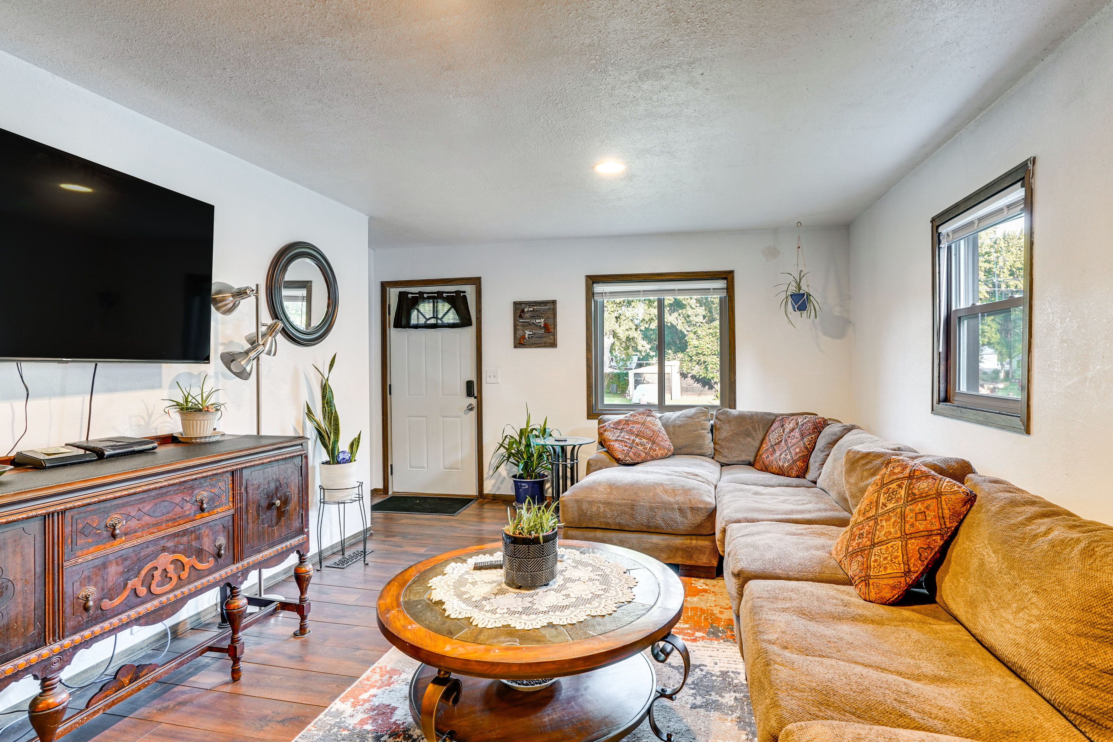 Sioux Falls Vacation Rental | 1BR | 1BA | 1,100 Sq Ft | 4 Steps Required