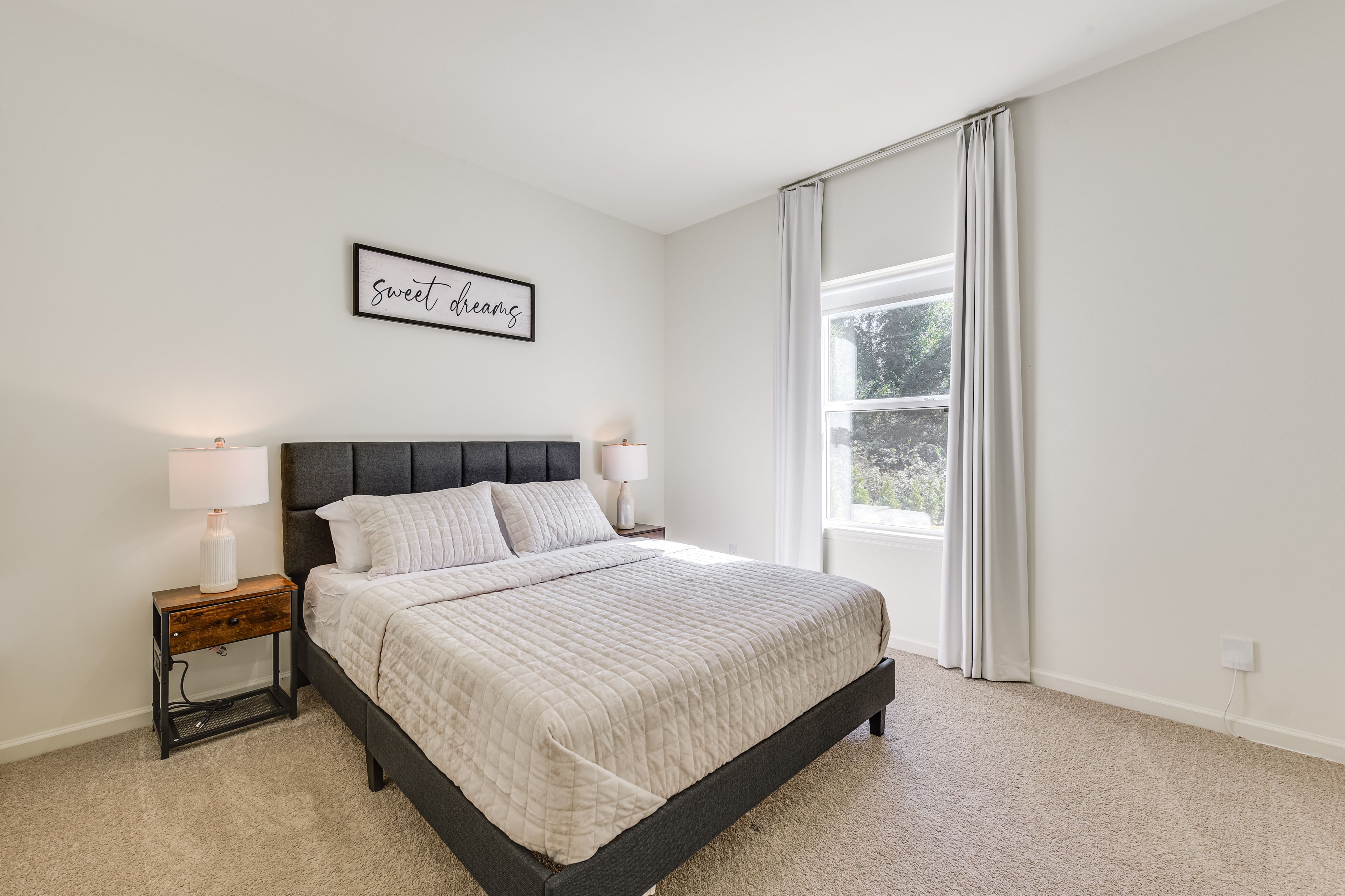 Bedroom 1 | 1st Floor | Queen Bed
